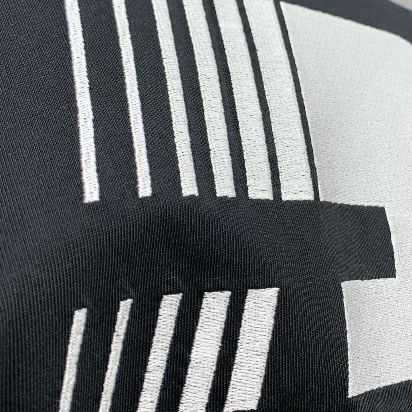 P巴黎世家2025夏季新款短袖T恤，个性艺术系列全网独家首发 百搭款细节处理完美纯棉面料十分精致 原版面