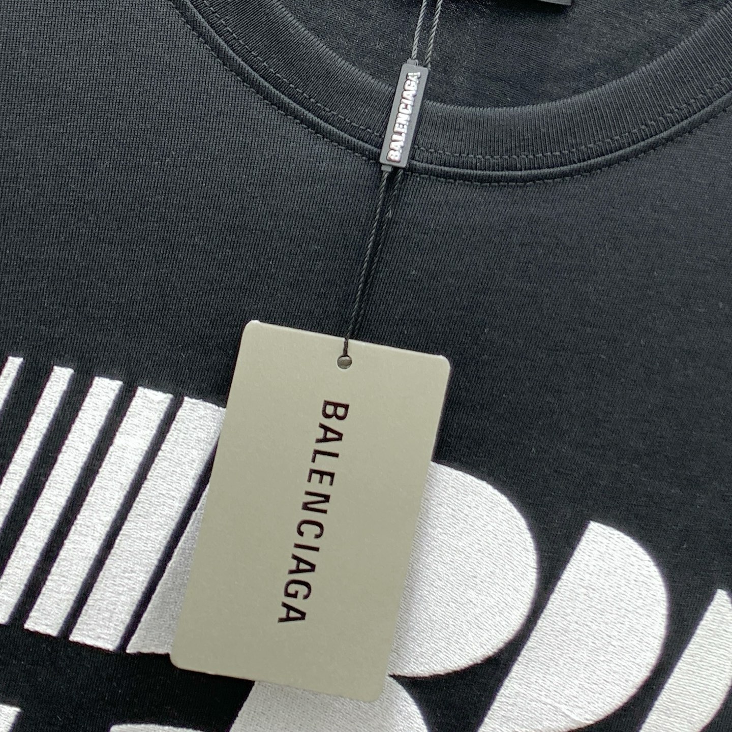 P巴黎世家2025夏季新款短袖T恤，个性艺术系列全网独家首发 百搭款细节处理完美纯棉面料十分精致 原版面