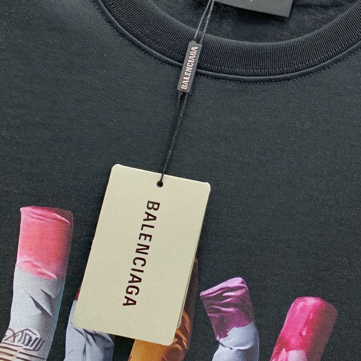 P巴黎世家2025夏季新款短袖T恤，个性艺术系列全网独家首发 百搭款细节处理完美纯棉面料十分精致 原版面