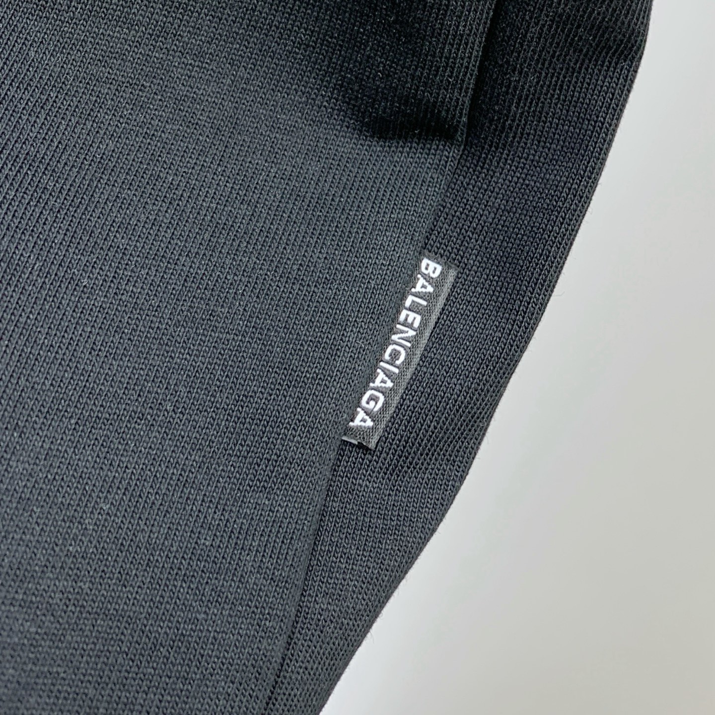 P巴黎世家2025夏季新款短袖T恤，个性艺术系列全网独家首发 百搭款细节处理完美纯棉面料十分精致 原版面