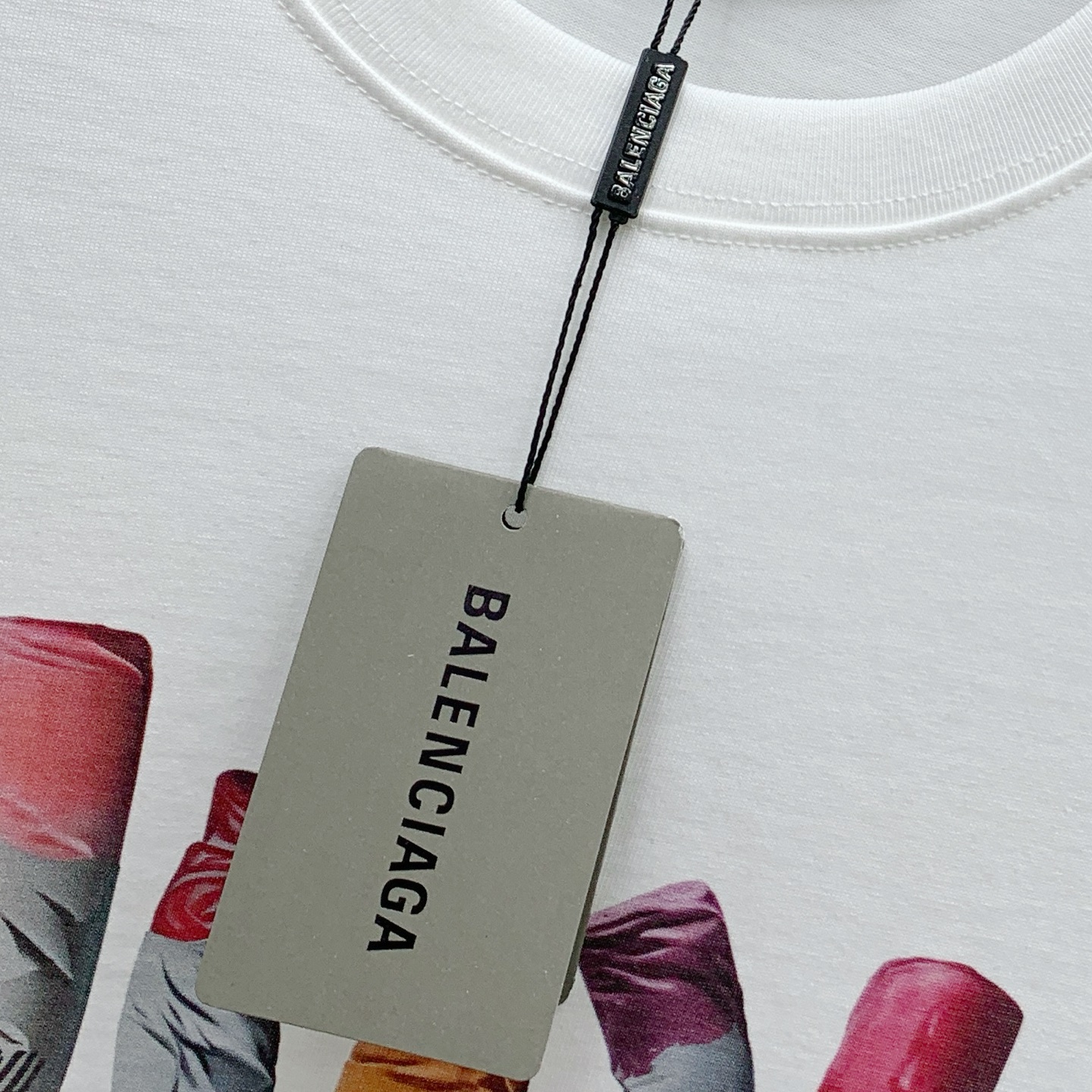 P巴黎世家2025夏季新款短袖T恤，个性艺术系列全网独家首发 百搭款细节处理完美纯棉面料十分精致 原版面