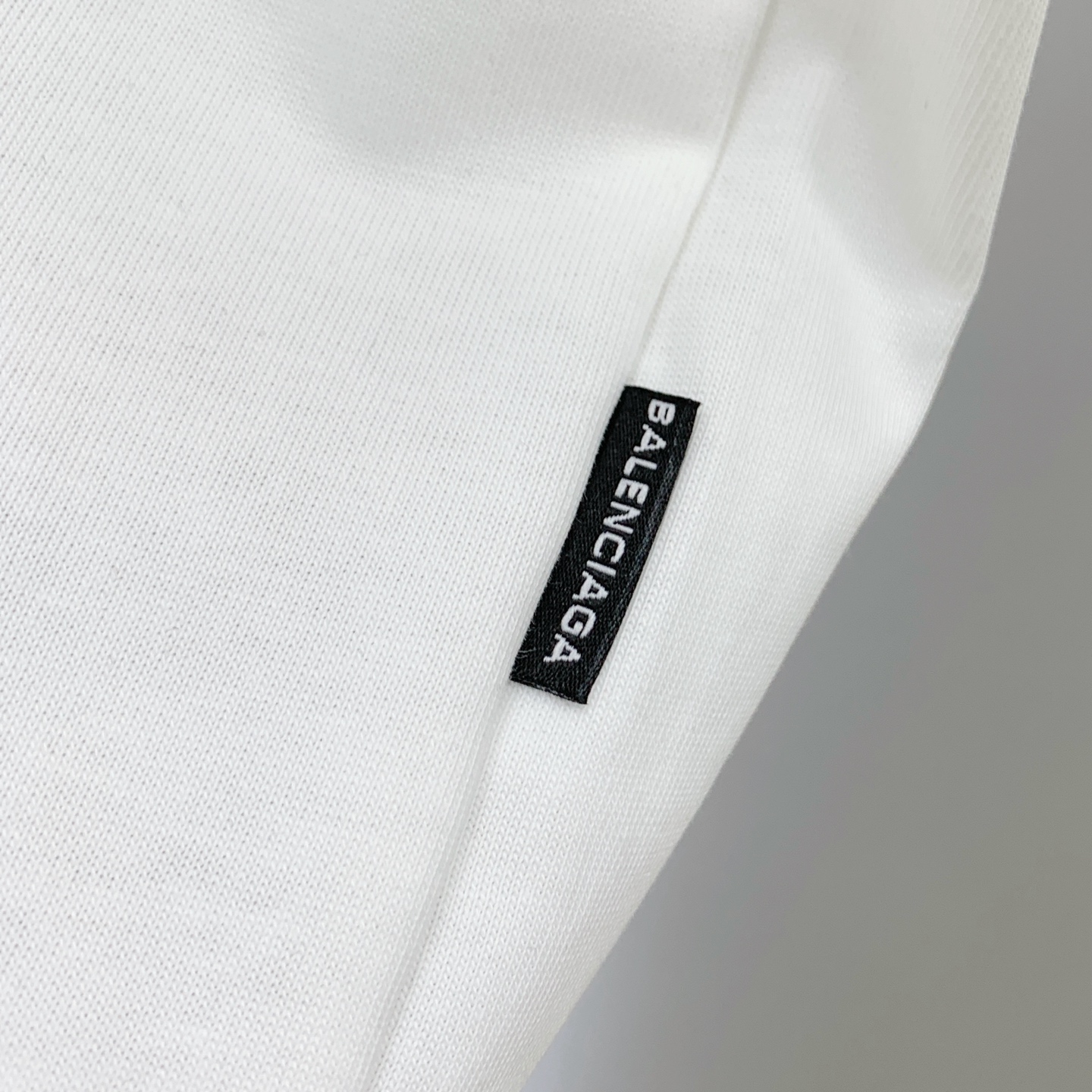 P巴黎世家2025夏季新款短袖T恤，个性艺术系列全网独家首发 百搭款细节处理完美纯棉面料十分精致 原版面