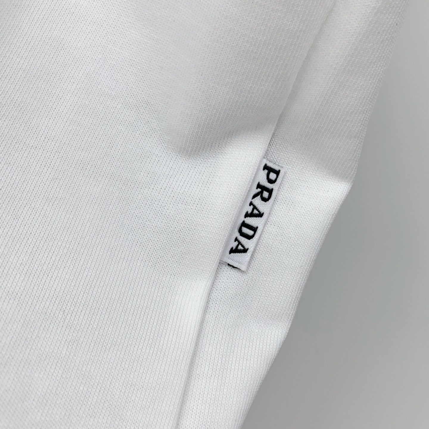 Prada 个性艺术系列 短袖T恤服装,男,女 8