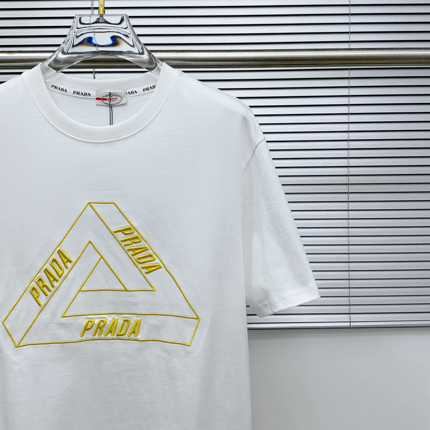 Prada 个性艺术系列 短袖T恤服装,男,女 4