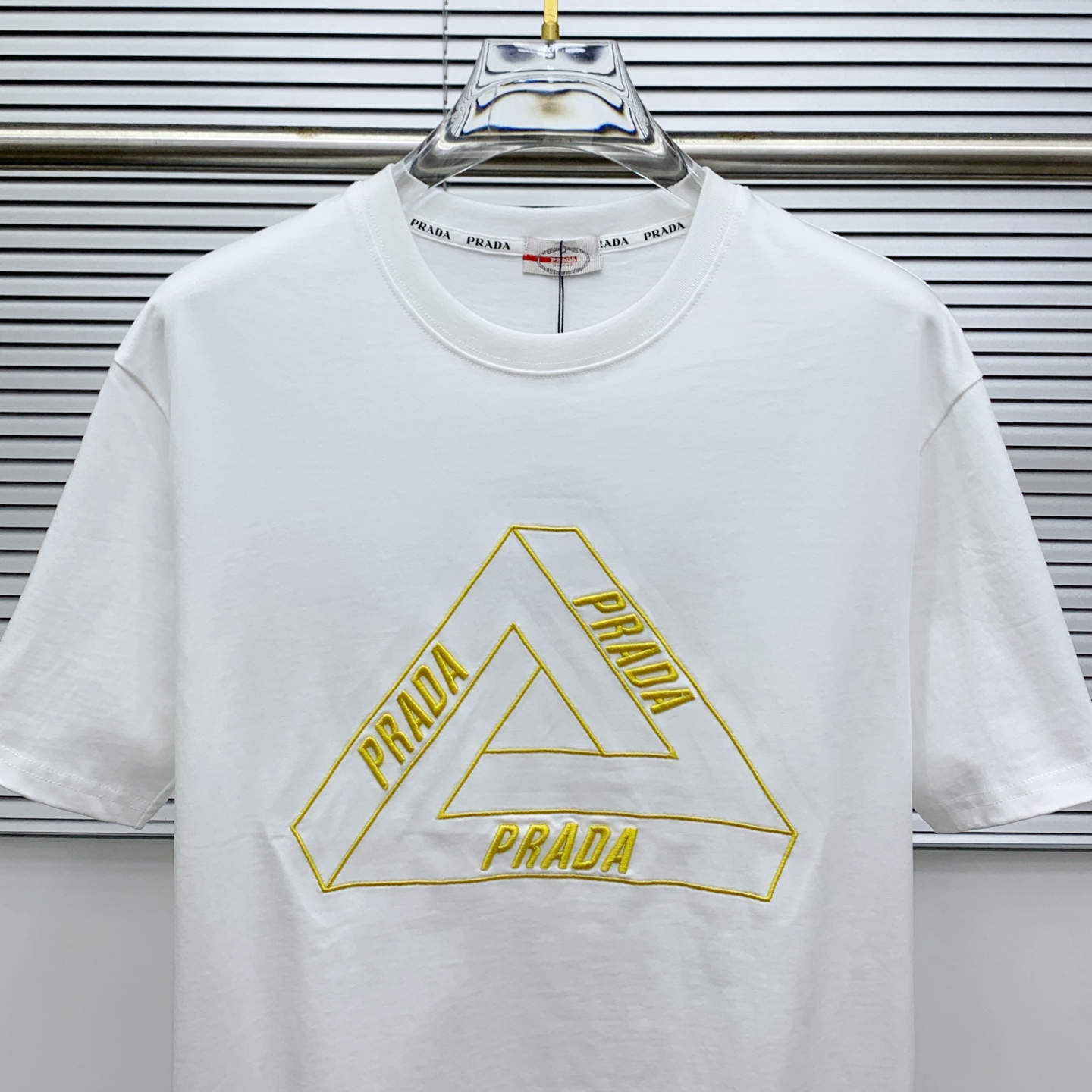 Prada 个性艺术系列 短袖T恤服装,男,女 2