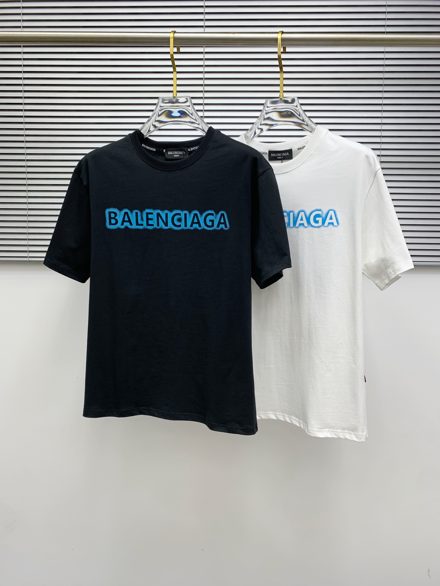 巴黎世家2025夏季新款短袖T恤，个性艺术系列全网独家首发...