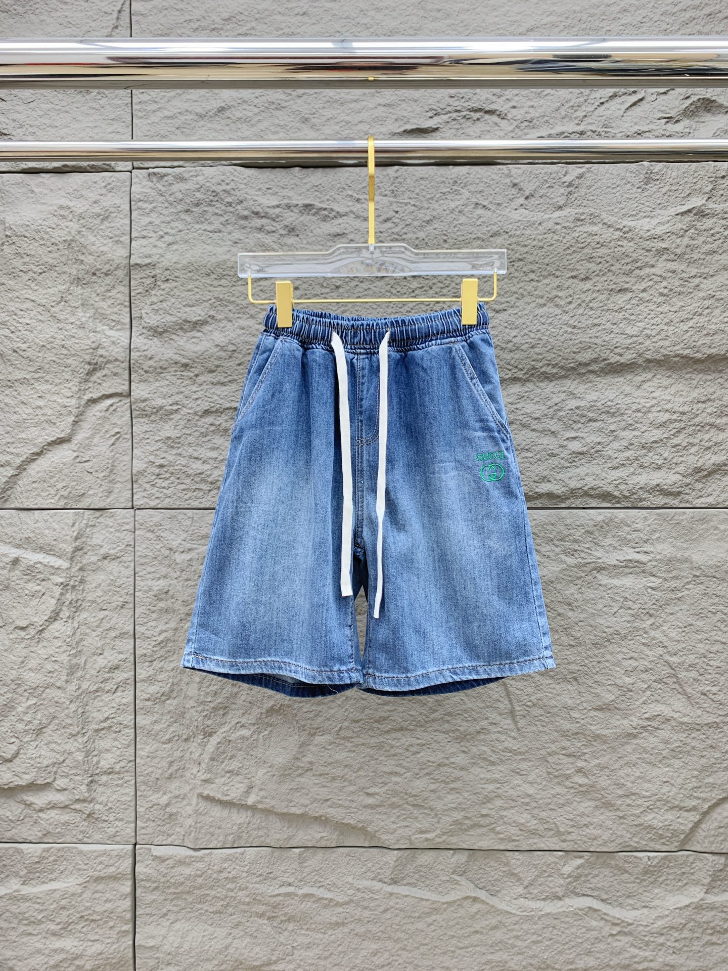 NO:521149,Gucci high-end customization 2025Ss spring and summer new original single hot denim shorts super customization original hardware super heavy industry craftsmanship excellent style, impeccable details!  The style is not picky!  Must-have sizes for summer: M-3XL, gucci, shorts, alexander wang19860909古驰高端定制 2025Ss春夏新款原单爆款牛仔短裤 超级定制款 原版五金 超级重工工艺 版型超赞,细节做工无可挑剔！款式不挑人！夏季必备尺码:M-3XL,,gucci,shorts,alexander wang,Men's clothing