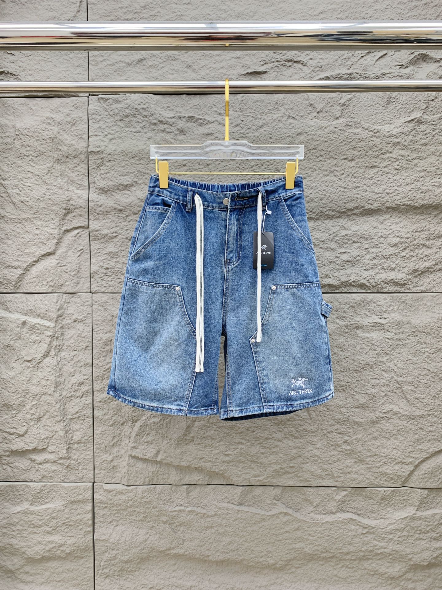 NO:521159,Archaeopteryx high-end customization 2025Ss spring and summer new original single hot denim shorts super customization original hardware super heavy industry craftsmanship excellent style, impeccable details!  The style is not picky!  Must-have sizes for summer: M-3XL, arc'teryx, shorts, alexander wang19860909始祖鸟高端定制 2025Ss春夏新款原单爆款牛仔短裤 超级定制款 原版五金 超级重工工艺 版型超赞,细节做工无可挑剔！款式不挑人！夏季必备尺码:M-3XL,arc'teryx,shorts,alexander wang,Men's clothing