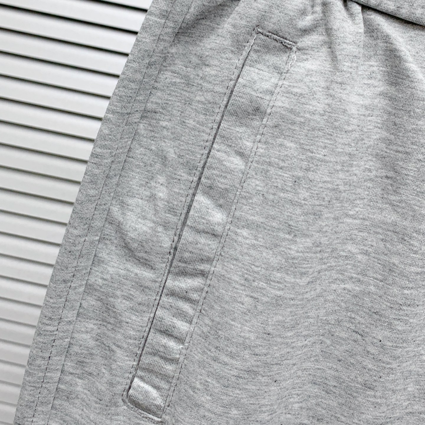 Valentino 25SS Copper-Amino Summer Leisure Pants: Stylish, Comfortable, Versatile. - 图片 5