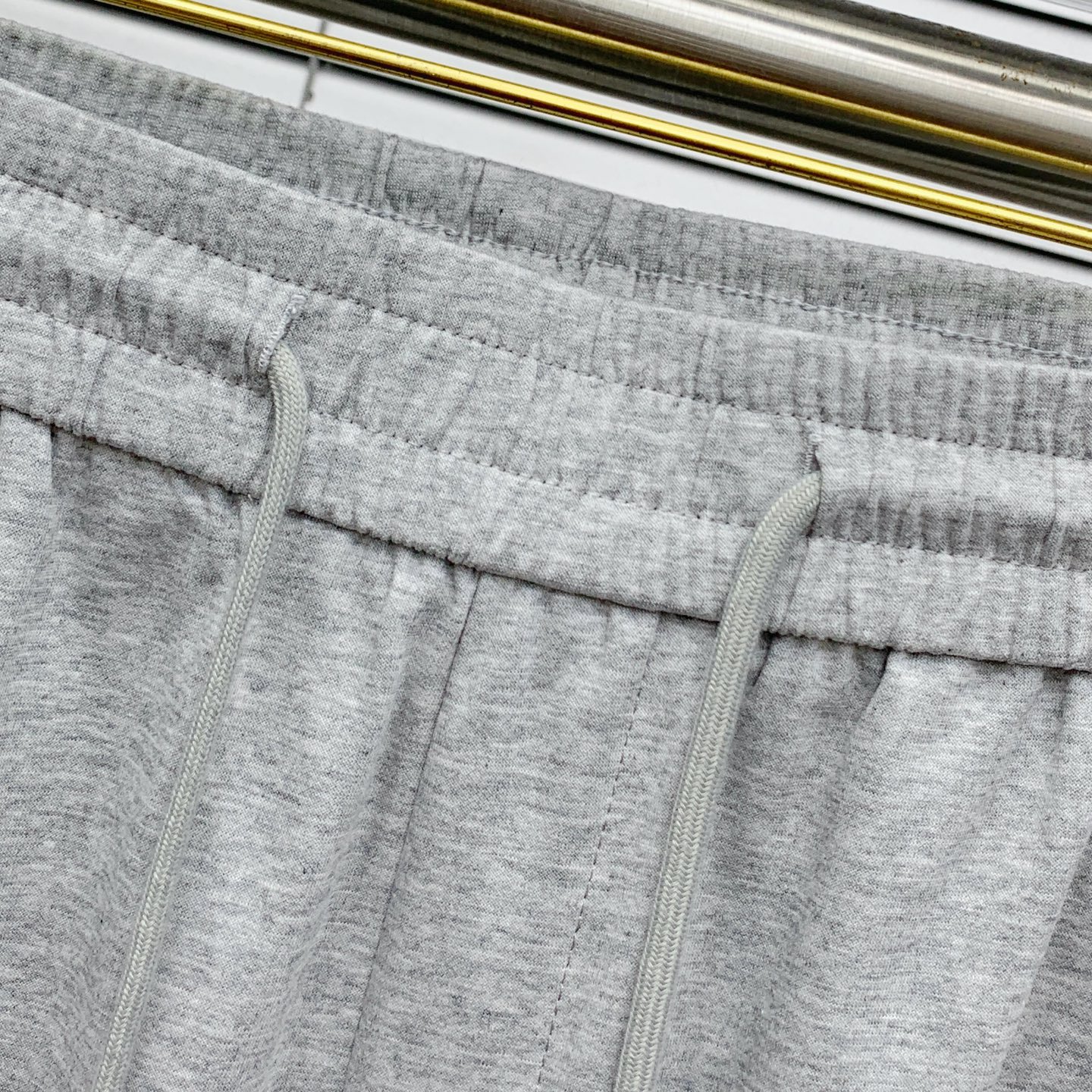 Valentino 25SS Copper-Amino Summer Leisure Pants: Stylish, Comfortable, Versatile. - 图片 4
