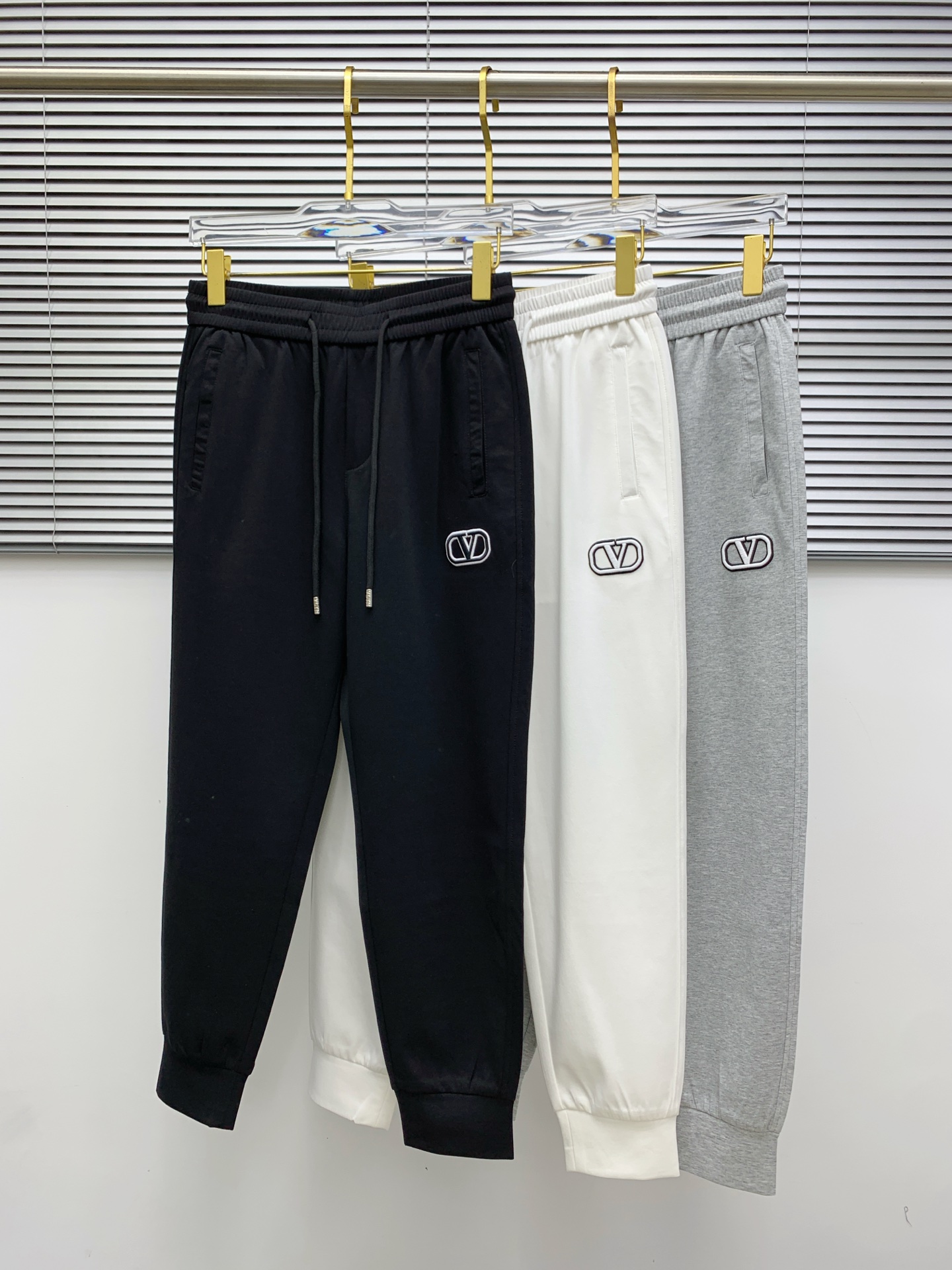 Valentino 25SS Copper-Amino Leisure Pants: Stylish, Comfortable, and Versatile - 图片 1