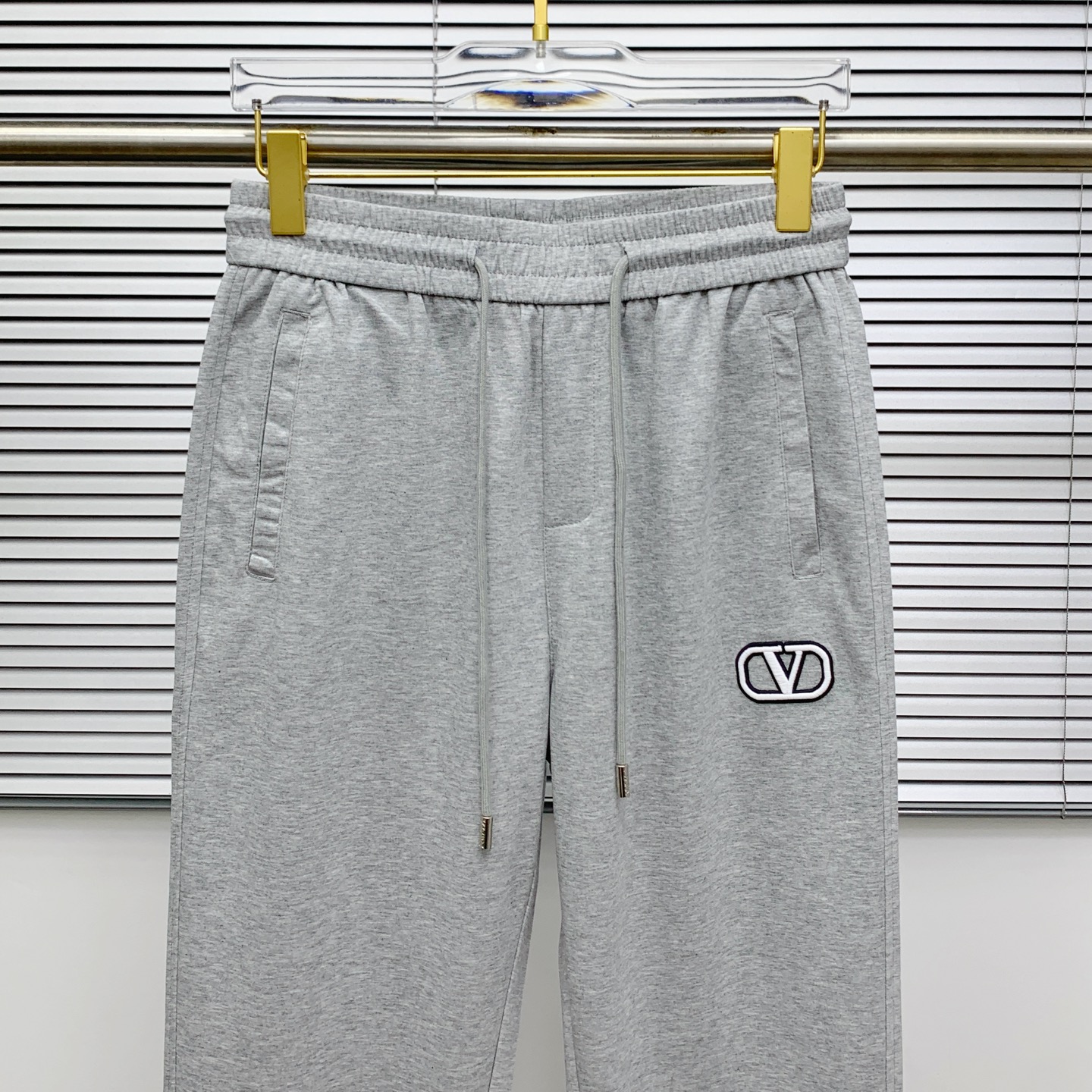 Valentino 25SS Copper-Amino Summer Leisure Pants: Stylish, Comfortable, Versatile. - 图片 2