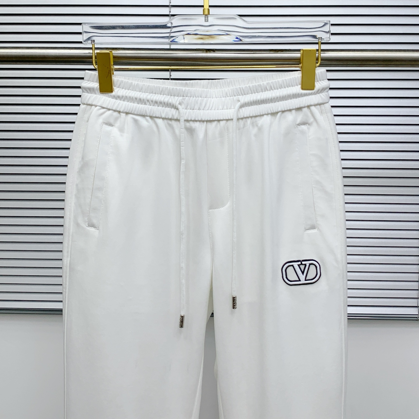 Valentino 25SS Copper-Amino Summer Leisure Pants: Stylish, Comfortable, and Versatile - 图片 2