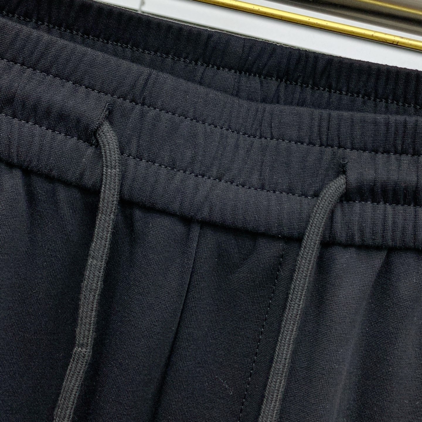 Valentino 25SS Copper-Amino Leisure Pants: Stylish, Comfortable, and Versatile - 图片 5