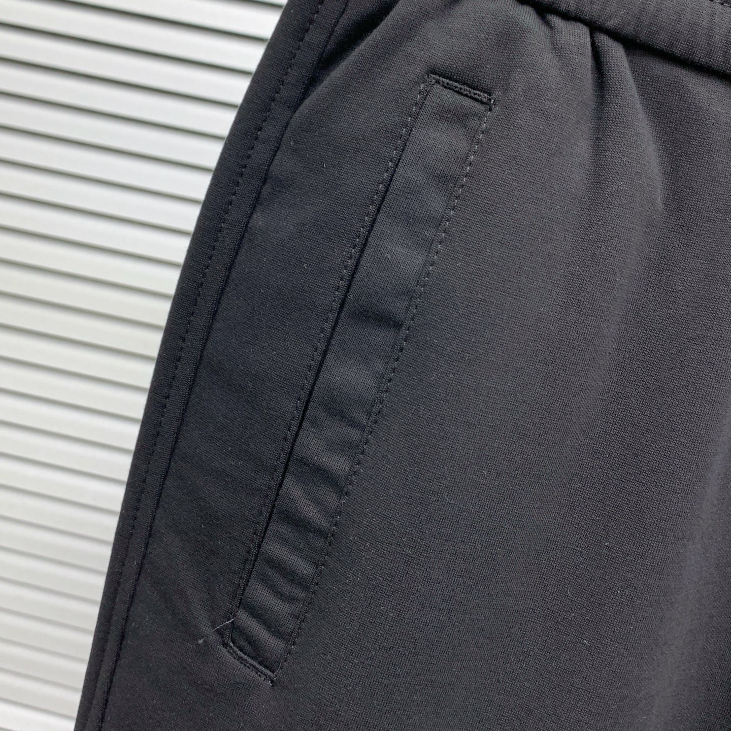 Valentino 25SS Copper-Amino Leisure Pants: Stylish, Comfortable, and Versatile - 图片 6