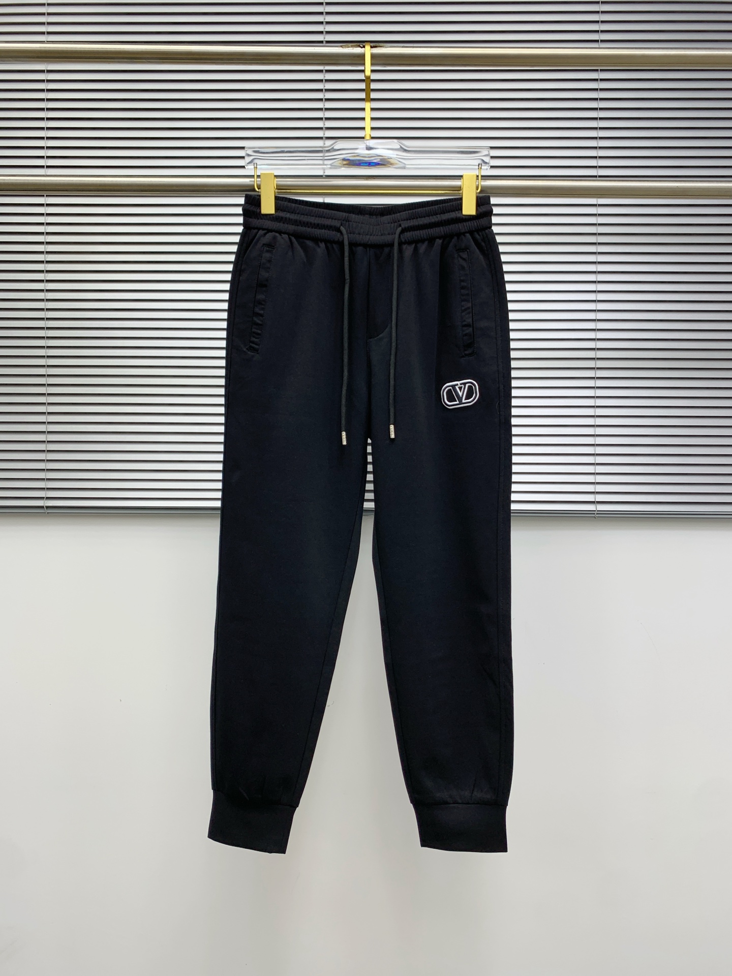 Valentino 25SS Copper-Amino Leisure Pants: Stylish, Comfortable, and Versatile - 图片 2