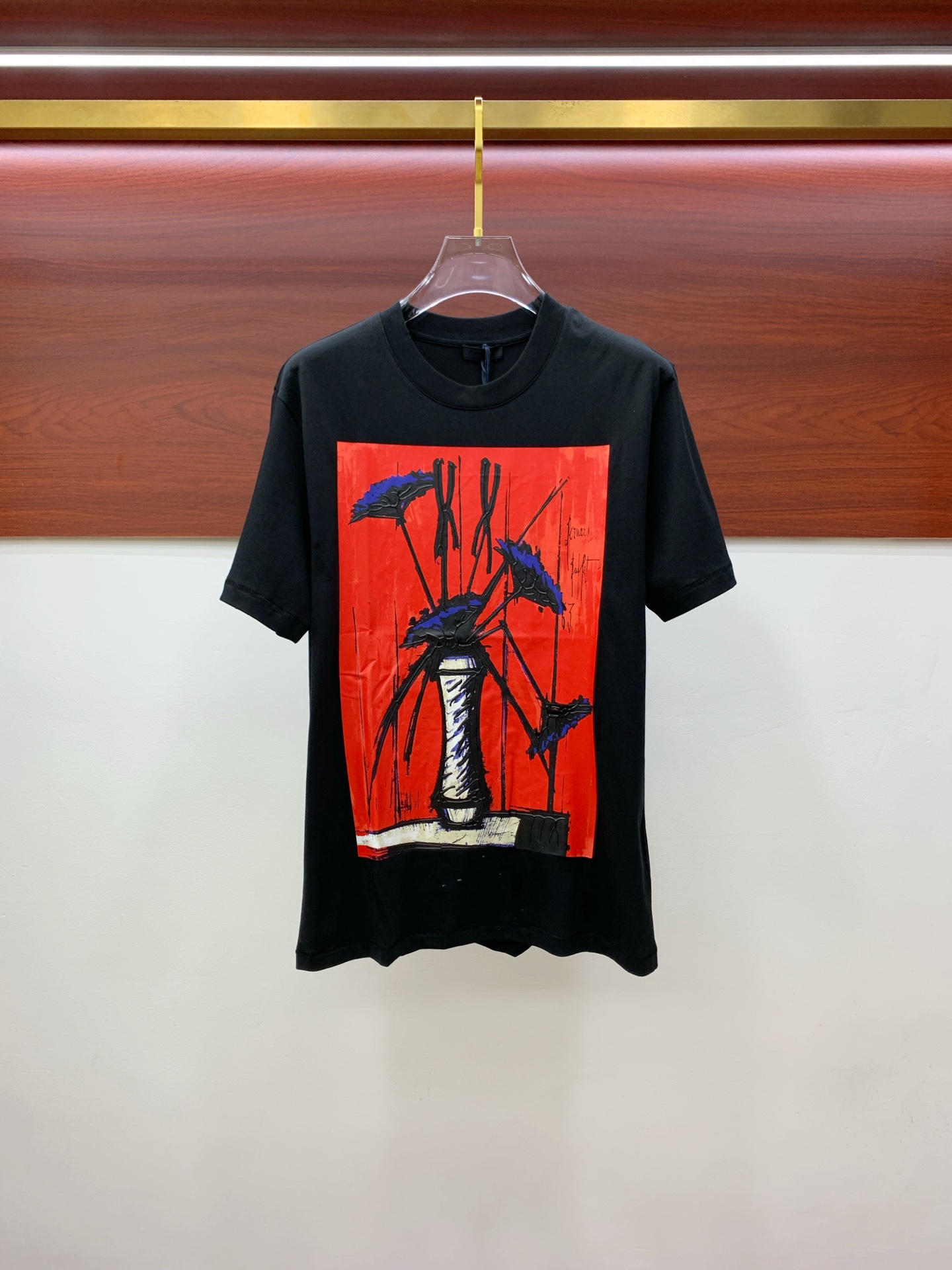 NO:461933,Prada's new short-sleeved T-shirt for men and women in spring and summer, the latest model is exclusively available on the entire network!  !  ~ It is classic and fashionable and versatile, who doesn’t like it? It will show the classic again. It is very pleasing to the eye and comes with a low luxury halo and recognition!  The traditional brand concept and modern advanced technology are perfectly combined. Coupled with the extremely modern and simple design, the exclusive logo pattern towel embroidery design!  Customized 100% imported pure cotton fabric!  The texture of this model is quite touching, the specifications and grades are known with tentacles. The degree of delicateness and breathability are top-notch!  Size M-3XL, prada, T-shirt,tees, t-shirt,alexander wang19860909普拉达2025春夏新款男女同款短袖T恤,最新款全网独家首上！！~既经典有时尚百搭,谁不爱啊,将经典再次展现,非常的耐看,自带低奢光环与辨识度！传统的品牌理念和现代化的先进技术进行了完美结合.加上极其现代摩登风范的简约设计,专属logo图案毛巾绣设计！定制百分百进口纯棉面料！此款的质感相当感人 触手便知规格档次 细腻程度与透气效果堪称顶级！尺码M-3XL,,prada,T-shirt,tees，t-shirt,alexander wang,Men's clothing