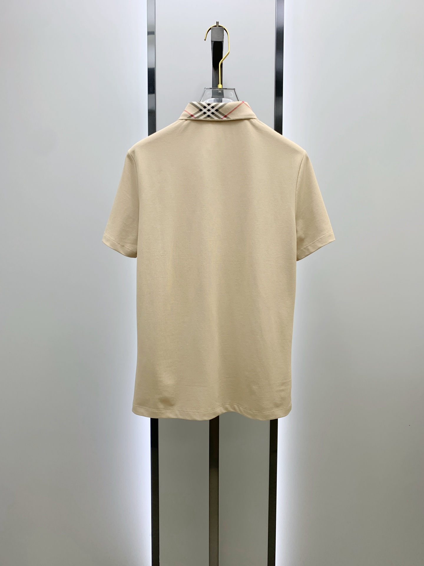 P巴宝莉25SS新款春夏短袖翻领T恤Polo，最高版本客供定制高端朱地面料简单时尚款，拼色螺纹超级好看！