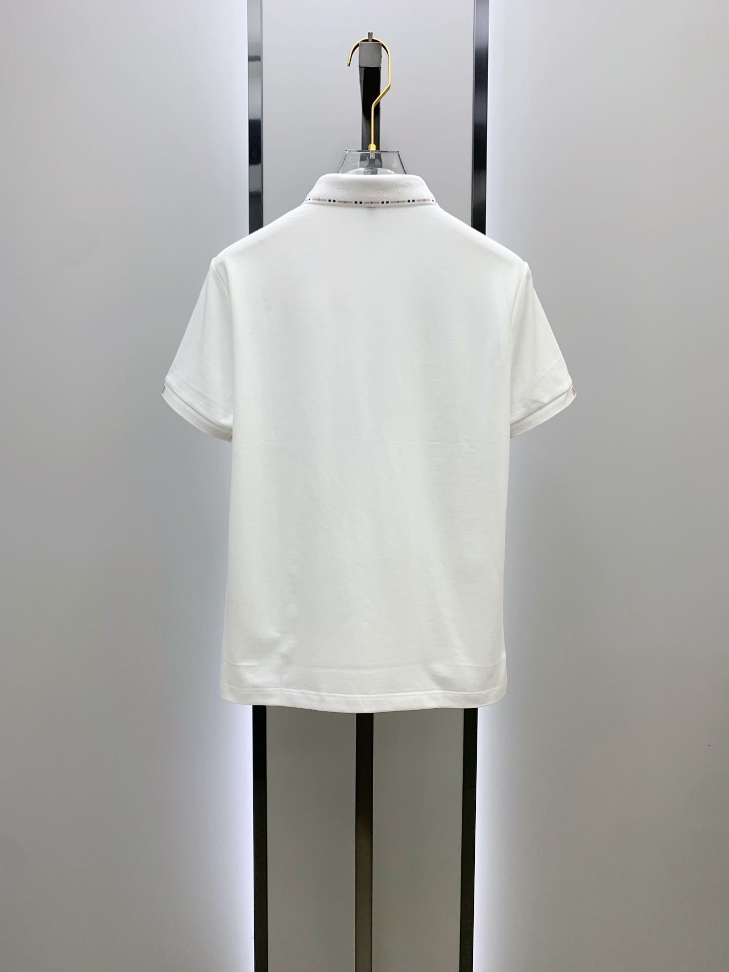 P巴宝莉25SS新款春夏短袖翻领T恤Polo，最高版本客供定制高端朱地面料简单时尚款，拼色螺纹超级好看！