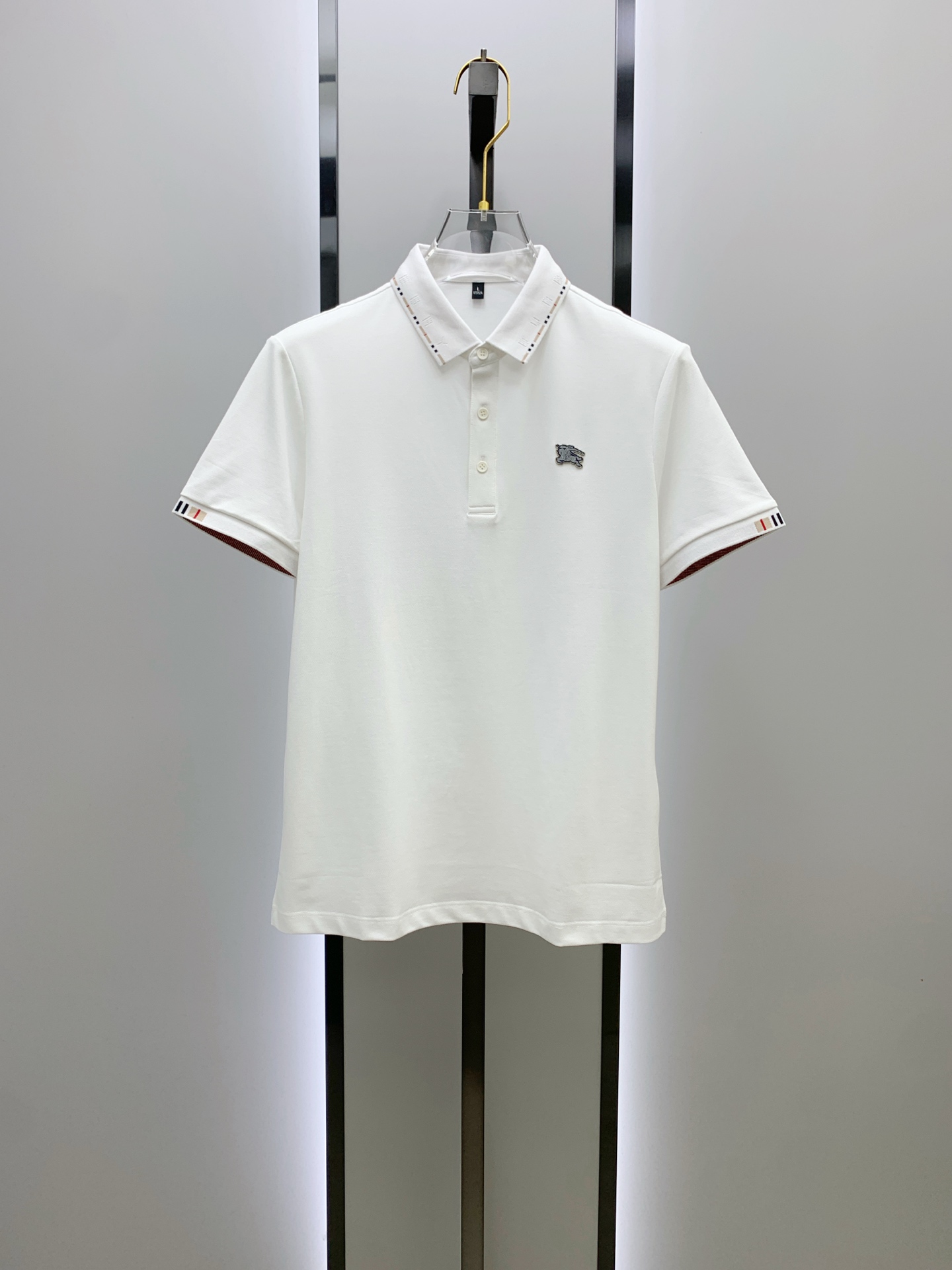 P巴宝莉25SS新款春夏短袖翻领T恤Polo，最高版本客供定制高端朱地面料简单时尚款，拼色螺纹超级好看！