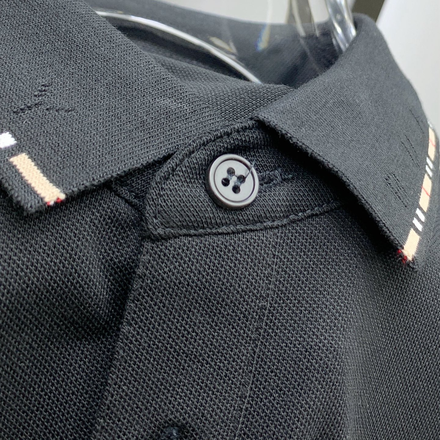 P巴宝莉25SS新款春夏短袖翻领T恤Polo，最高版本客供定制高端朱地面料简单时尚款，拼色螺纹超级好看！