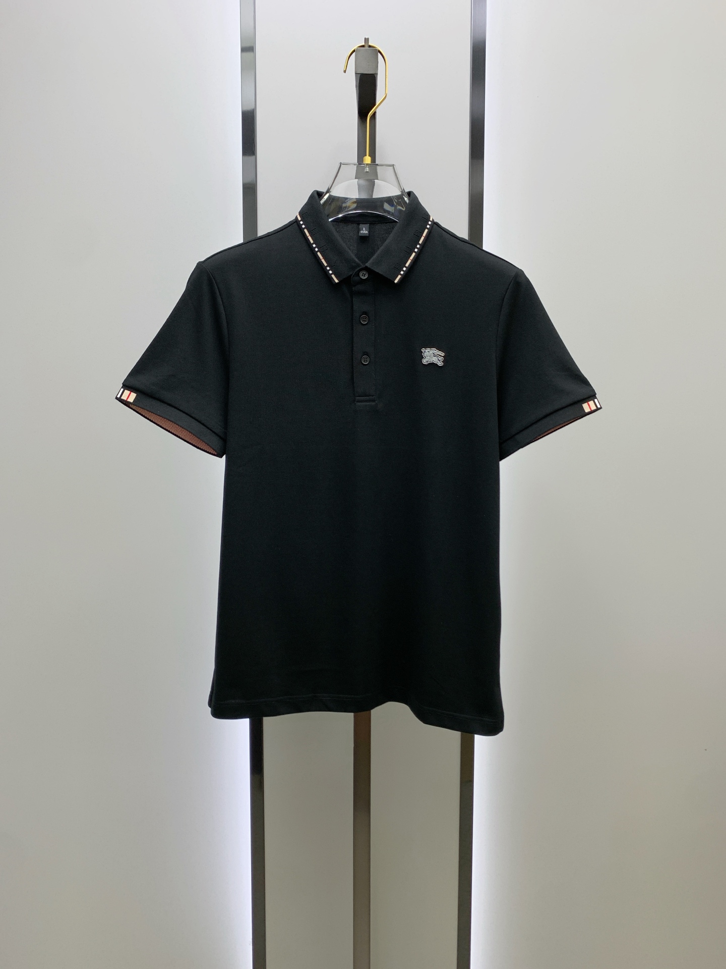 P巴宝莉25SS新款春夏短袖翻领T恤Polo，最高版本客供定制高端朱地面料简单时尚款，拼色螺纹超级好看！