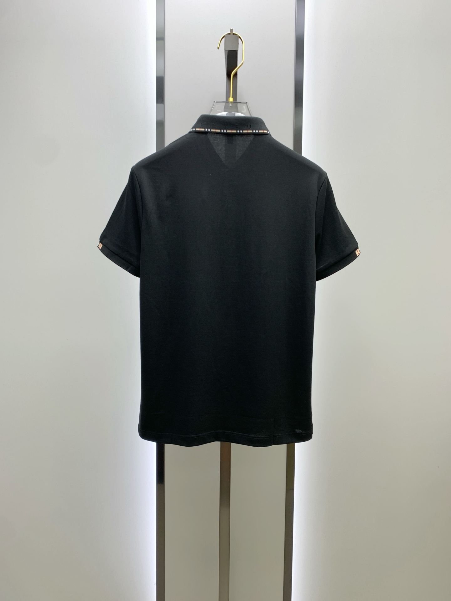 P巴宝莉25SS新款春夏短袖翻领T恤Polo，最高版本客供定制高端朱地面料简单时尚款，拼色螺纹超级好看！