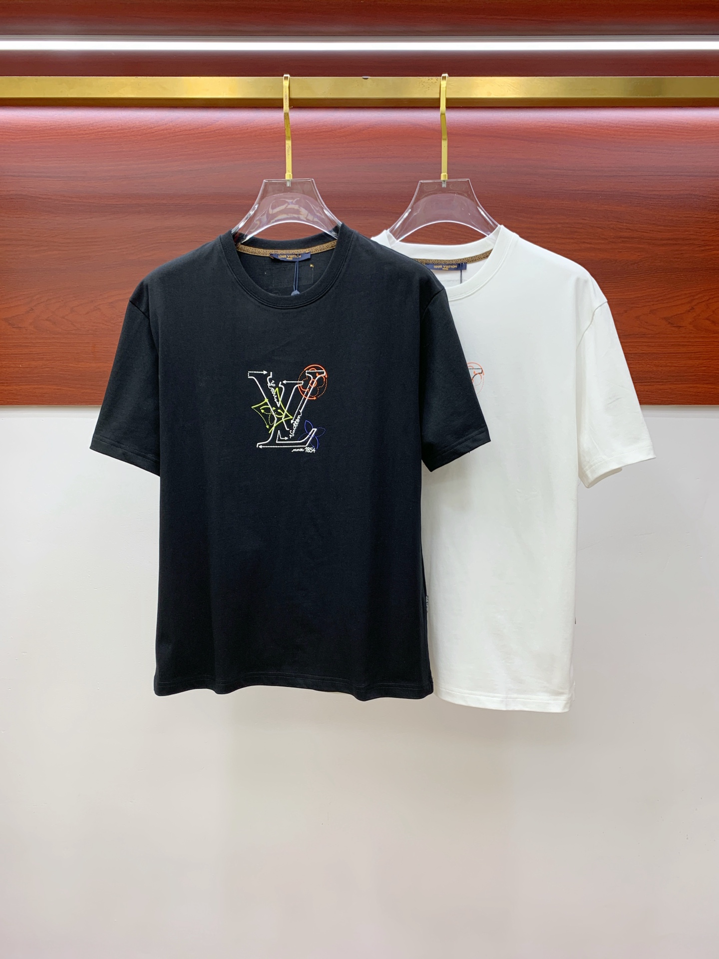 LV2025夏季新款短袖T恤，个性艺术系列全网独家首发 百搭款...