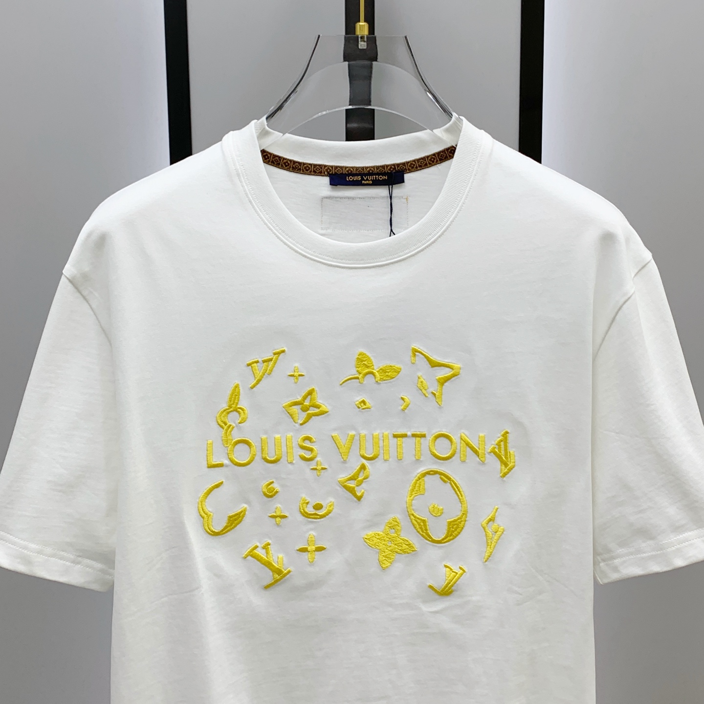 Louis Vuitton Summer Short Sleeve T-Shirt - Unique Artistic Design 3 i1747928925183 1555 0 2