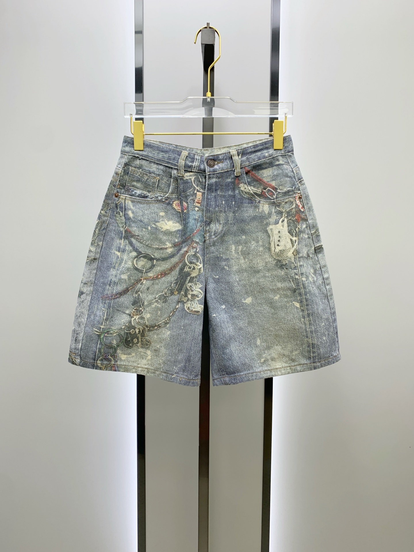 NO:419972,Balenciaga high-end customization 2025Ss spring and summer new original single hot denim shorts super customization original hardware super heavy industry craftsmanship excellent style, impeccable details!  The style is not picky!  Must-have sizes for summer: M-3XL, balenciaga, shorts, alexander wang19860909巴黎世家高端定制 2025Ss春夏新款原单爆款牛仔短裤 超级定制款 原版五金 超级重工工艺 版型超赞,细节做工无可挑剔！款式不挑人！夏季必备尺码:M-3XL,,balenciaga,shorts,alexander wang,Men's clothing