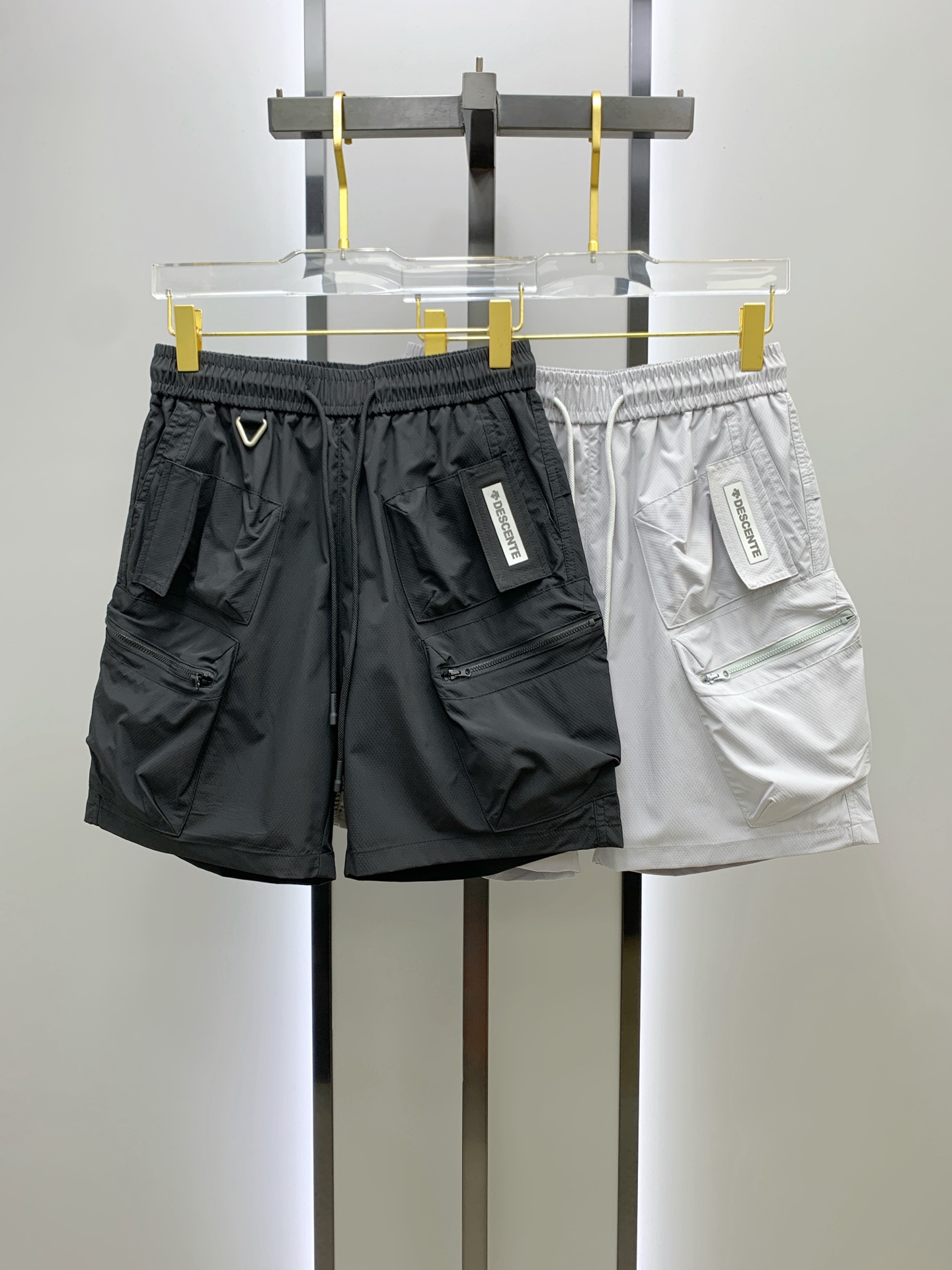 NO:420010,DiSant 2025 spring and summer new men's casual shorts high-end products are simple, fashionable and generous. Customized original imported fabrics are simple, neat and refreshing. Quality workmanship details can withstand any form of inspection. Simple, elegant and versatile style. The upper body is elegant and handsome, with M-2Xl, shorts, alexander wang19860909迪桑特2025春夏新款男士休闲短裤 高端货简洁时尚大方 定制原版进口面料 简洁利落又清爽 品质做工细节经得起任何形式检验简约大方百搭款 上身优雅帅气,码数M-2Xl,,shorts,alexander wang,Men's clothing