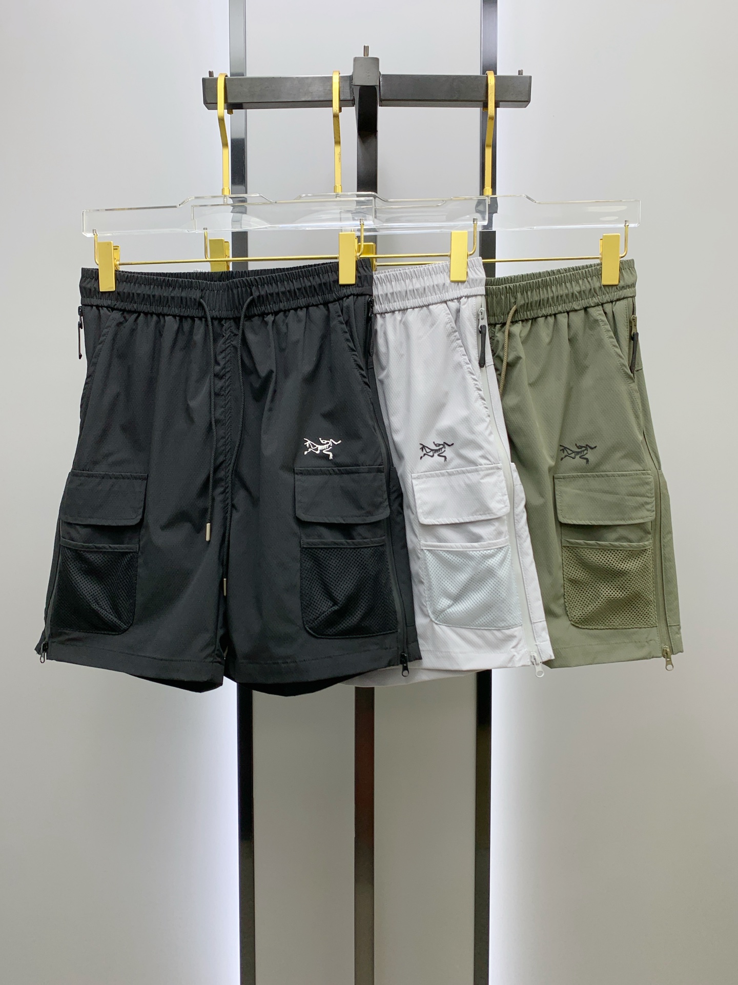 NO:420018,Archaeoptera bird 2025 spring and summer new men's casual shorts high-end products are simple, fashionable and generous. Customized original imported fabrics are simple, neat and refreshing. Quality workmanship details can withstand any form of inspection. Simple, elegant and versatile. The upper body is elegant and handsome, with M-2Xl, arc'teryx, shorts, alexander wang19860909始祖鸟2025春夏新款男士休闲短裤 高端货简洁时尚大方 定制原版进口面料 简洁利落又清爽 品质做工细节经得起任何形式检验简约大方百搭款 上身优雅帅气,码数M-2Xl,arc'teryx,shorts,alexander wang,Men's clothing
