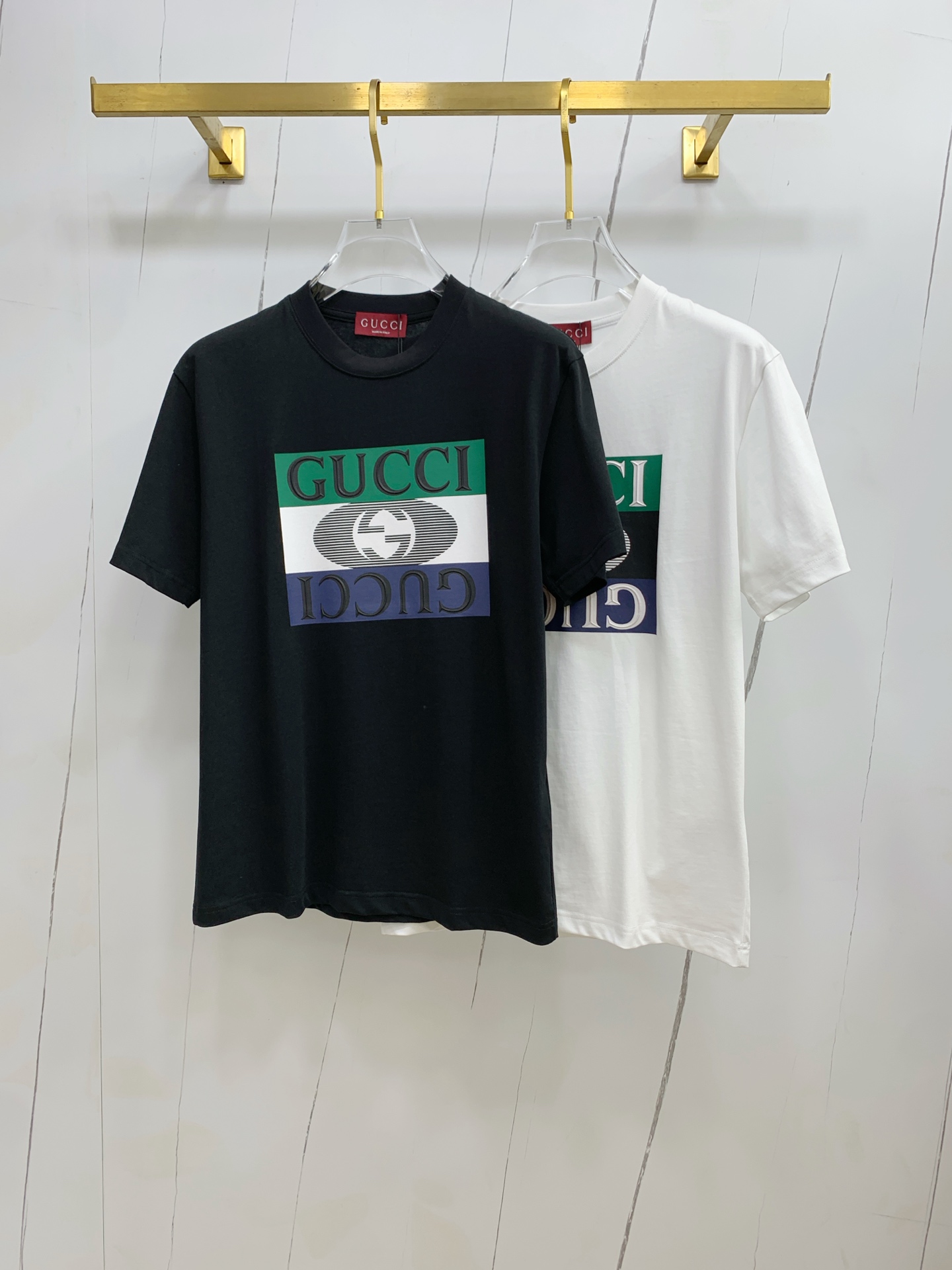 NO:420052,High-version Gucci 2025 new classic round neck short sleeves, fashionable and versatile classic elements to create exquisite craftsmanship counter fabrics, top-level elements to create, classic short sleeves 3 standards complete, trendy men's fashion, whether it is the comfort of the upper body or it is an incomparable existence, a must-have for male gods. Code number XS-L, gucci, T-shirt, alexander wang19860909高版本 古驰2025新款经典圆领短袖,时尚百搭经典元素打造精致工艺专柜面料,顶级元素融合打造,经典短袖3标齐全,潮男时尚,无论是上身舒适度还是都是无可比拟的存在,男神必备.码数XS-L,,gucci,T-shirt,alexander wang,Men's clothing