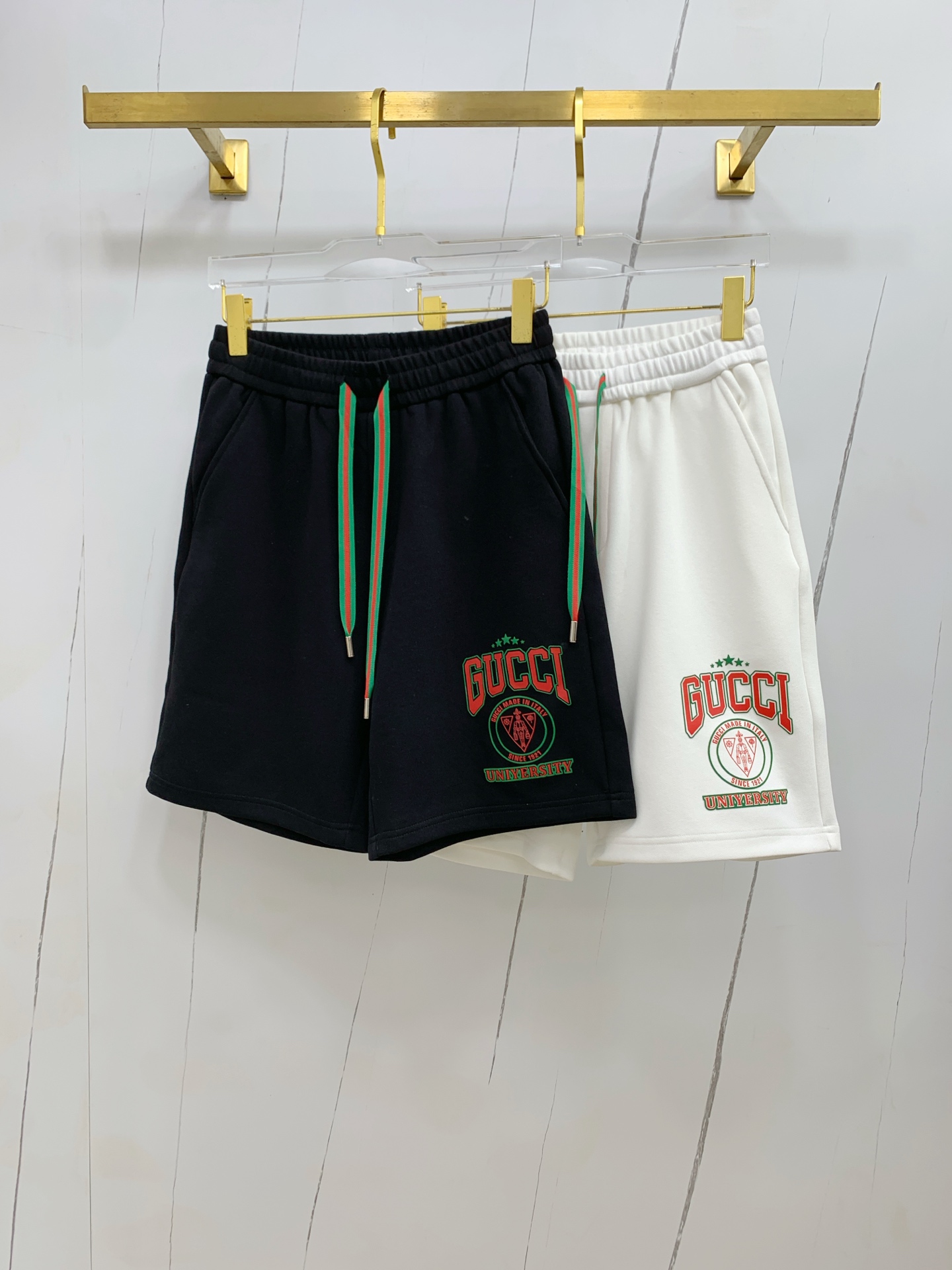 NO:420044,Gucci spring and summer new casual shorts!  The official website is released simultaneously. Customized brand classic logo, customized fabric, excellent comfort, strong hand touch. Extremely recognizable, perfect quality craftsmanship. Size M-3XL, gucci, shorts, alexander wang19860909古驰春夏新款休闲短裤！官网同步发售.定制品牌经典LOGO,定制面料,舒适度极好,手触感强烈.辨识度极高,完美品相工艺. 尺码M-3XL,,gucci,shorts,alexander wang,Men's clothing