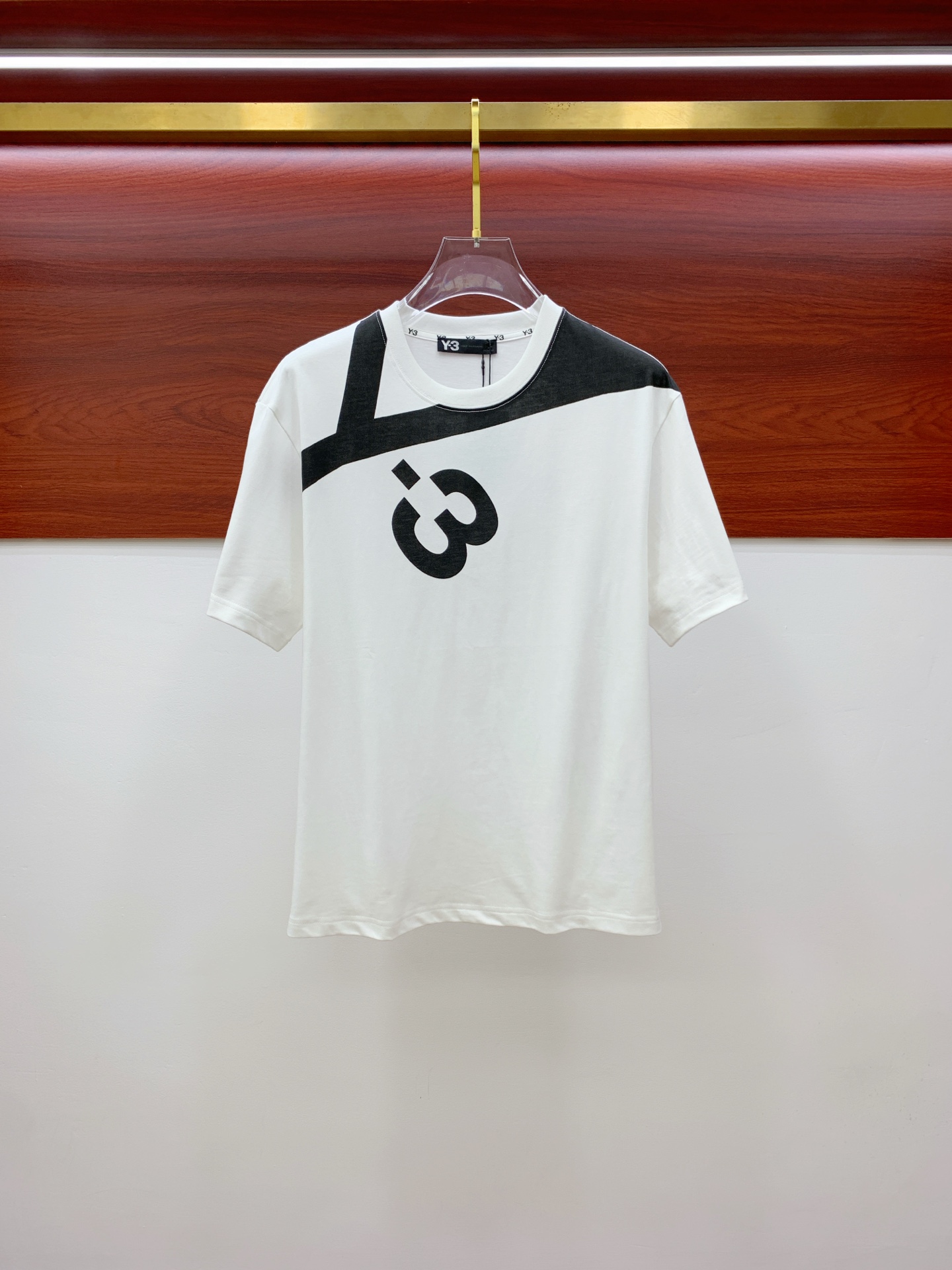 NO:412760,Y3 2025 summer new short-sleeved T-shirt, the personalized art series exclusively released on the entire network. The versatile details are perfectly processed and pure cotton fabric is very exquisite. Original fabric. The same high-quality and comfortable hand feels very fashionable and personalized. A super versatile and beautiful style for men and women. The same color is black and white. The number of codes M-3XL, T-shirt,tees, t-shirt,alexander wang19860909Y3 2025夏季新款短袖T恤,个性艺术系列全网独家首发 百搭款细节处理完美纯棉面料十分精致 原版面料 网红明星同款高版本 高品质手感非常舒服 时尚又个性 超级百搭好看的一款男女同款颜色黑、白 码数M-3XL,,T-shirt,tees，t-shirt,alexander wang,Men's clothing