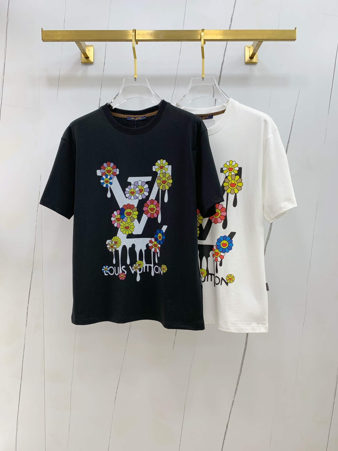 PLV 2025夏季新款短袖T恤，个性艺术系列全网独家首发 百搭款细节处理完美纯棉面料十分精致 原版面料