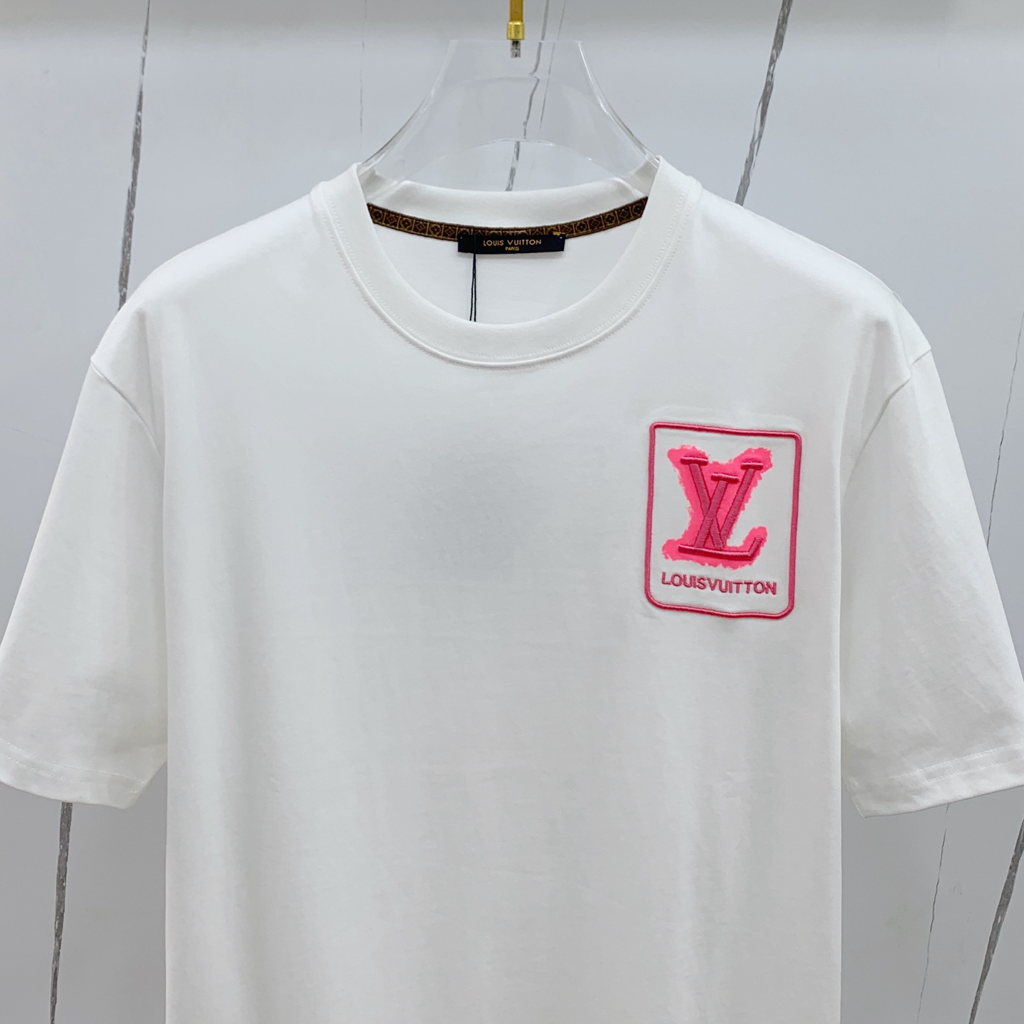 PLV 2025夏季新款短袖T恤，个性艺术系列全网独家首发 百搭款细节处理完美纯棉面料十分精致 原版面料