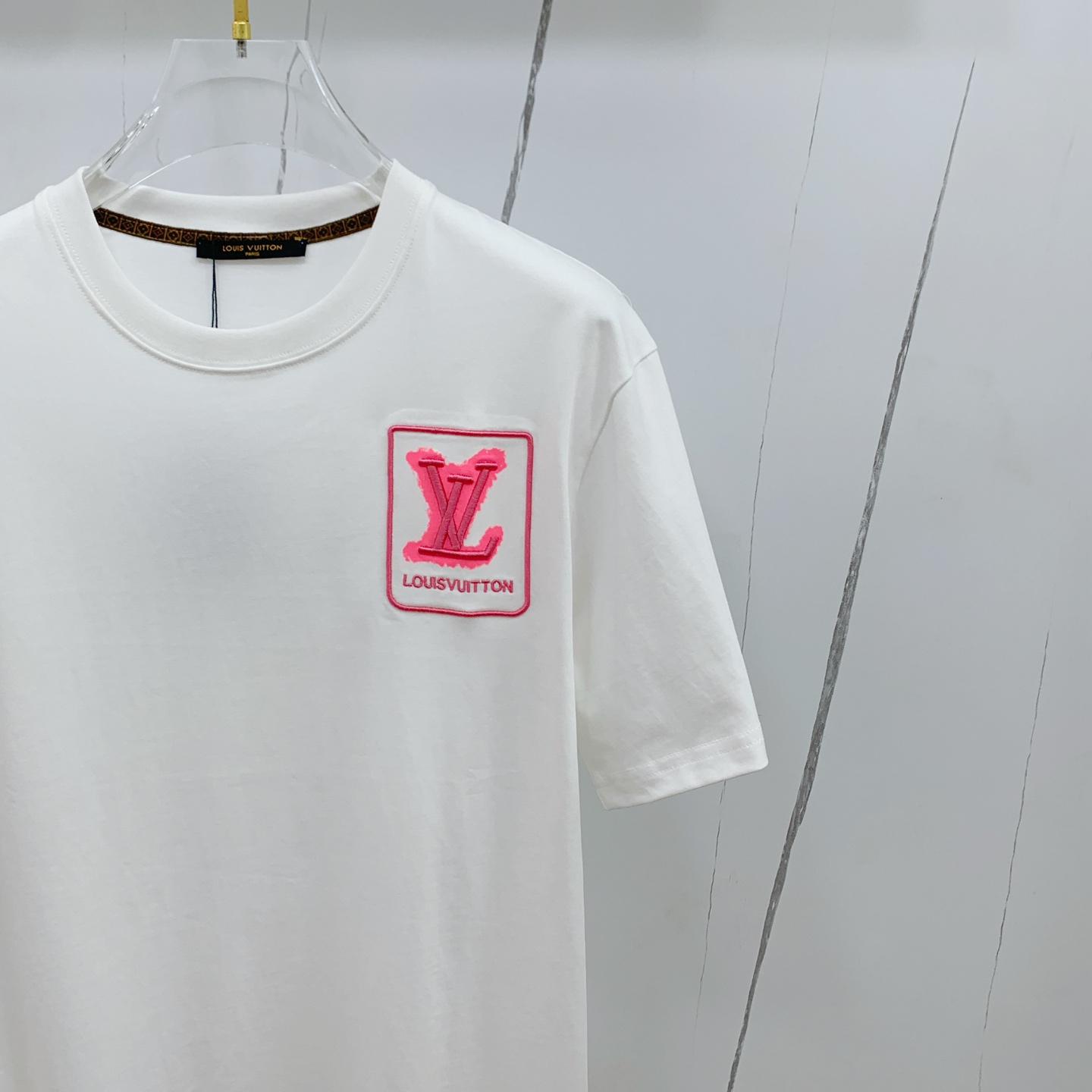PLV 2025夏季新款短袖T恤，个性艺术系列全网独家首发 百搭款细节处理完美纯棉面料十分精致 原版面料