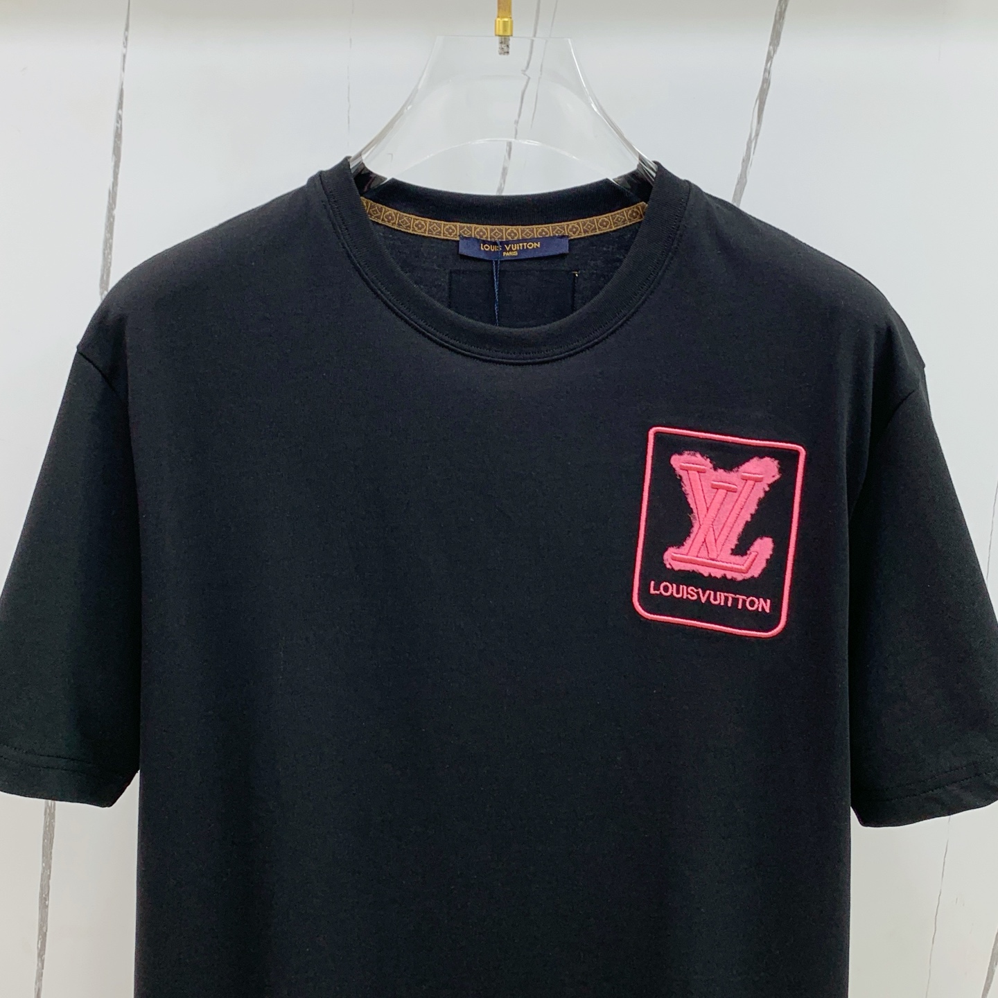 PLV 2025夏季新款短袖T恤，个性艺术系列全网独家首发 百搭款细节处理完美纯棉面料十分精致 原版面料