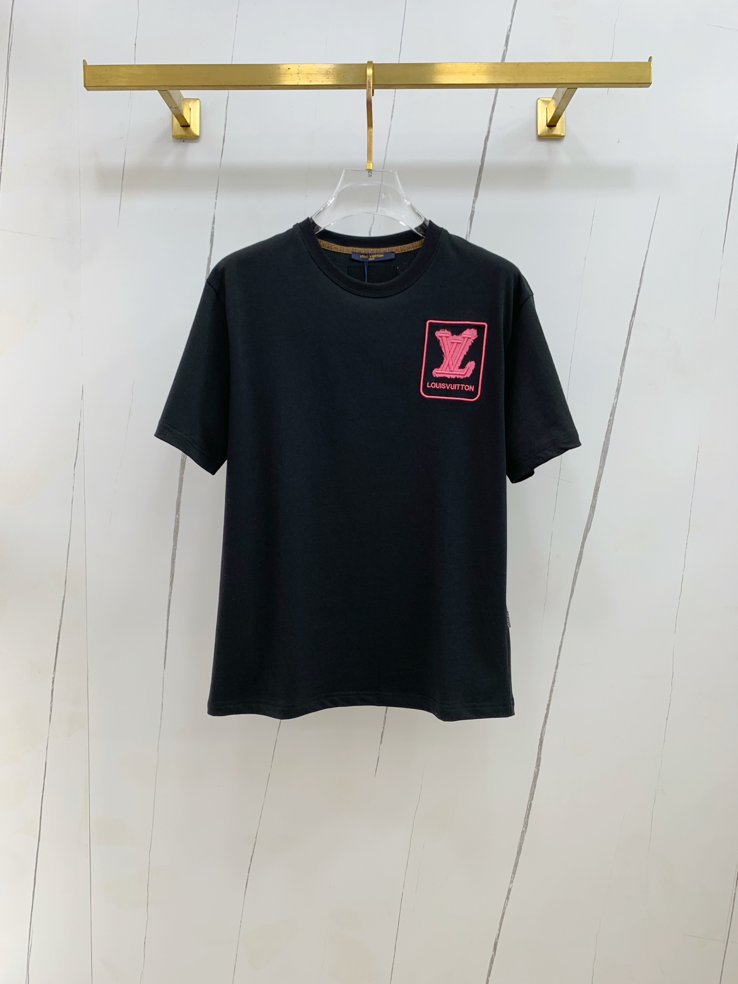 PLV 2025夏季新款短袖T恤，个性艺术系列全网独家首发 百搭款细节处理完美纯棉面料十分精致 原版面料