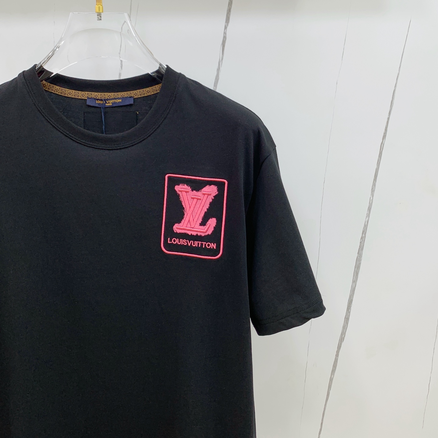 PLV 2025夏季新款短袖T恤，个性艺术系列全网独家首发 百搭款细节处理完美纯棉面料十分精致 原版面料