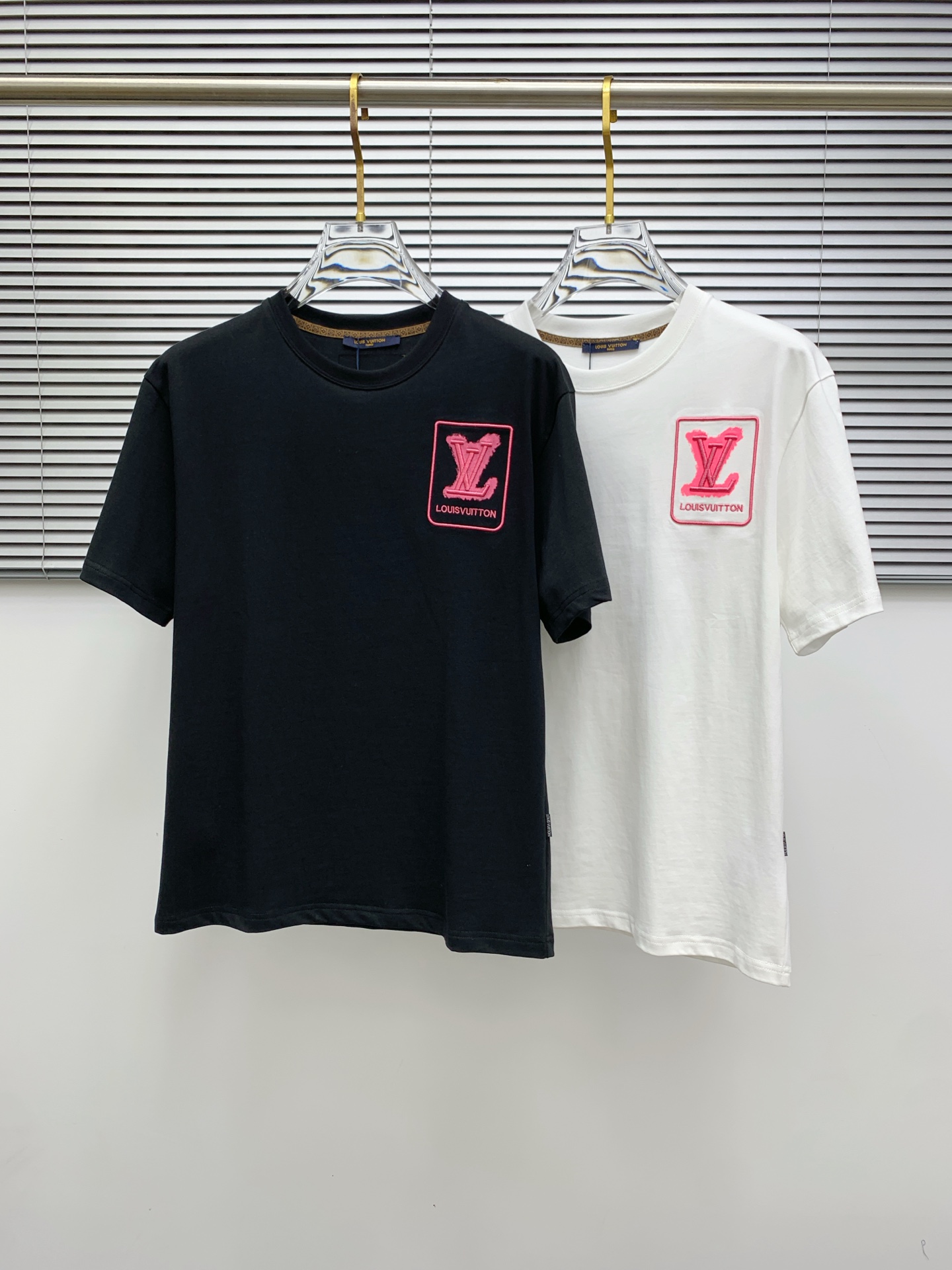 PLV2025夏季新款短袖T恤，个性艺术系列全网独家首发 百搭款细节处理完美纯棉面料十分精致 原版面料 