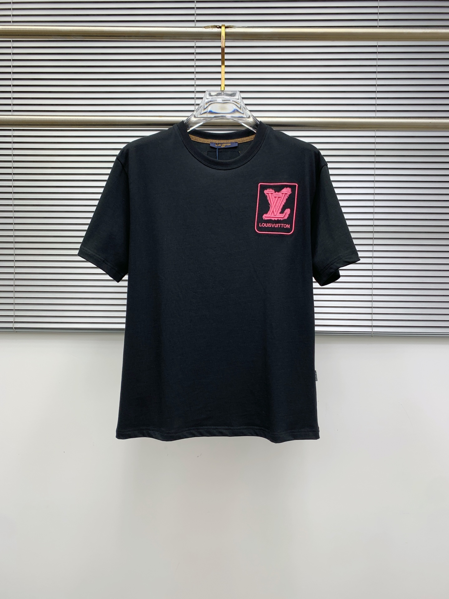PLV2025夏季新款短袖T恤，个性艺术系列全网独家首发 百搭款细节处理完美纯棉面料十分精致 原版面料 