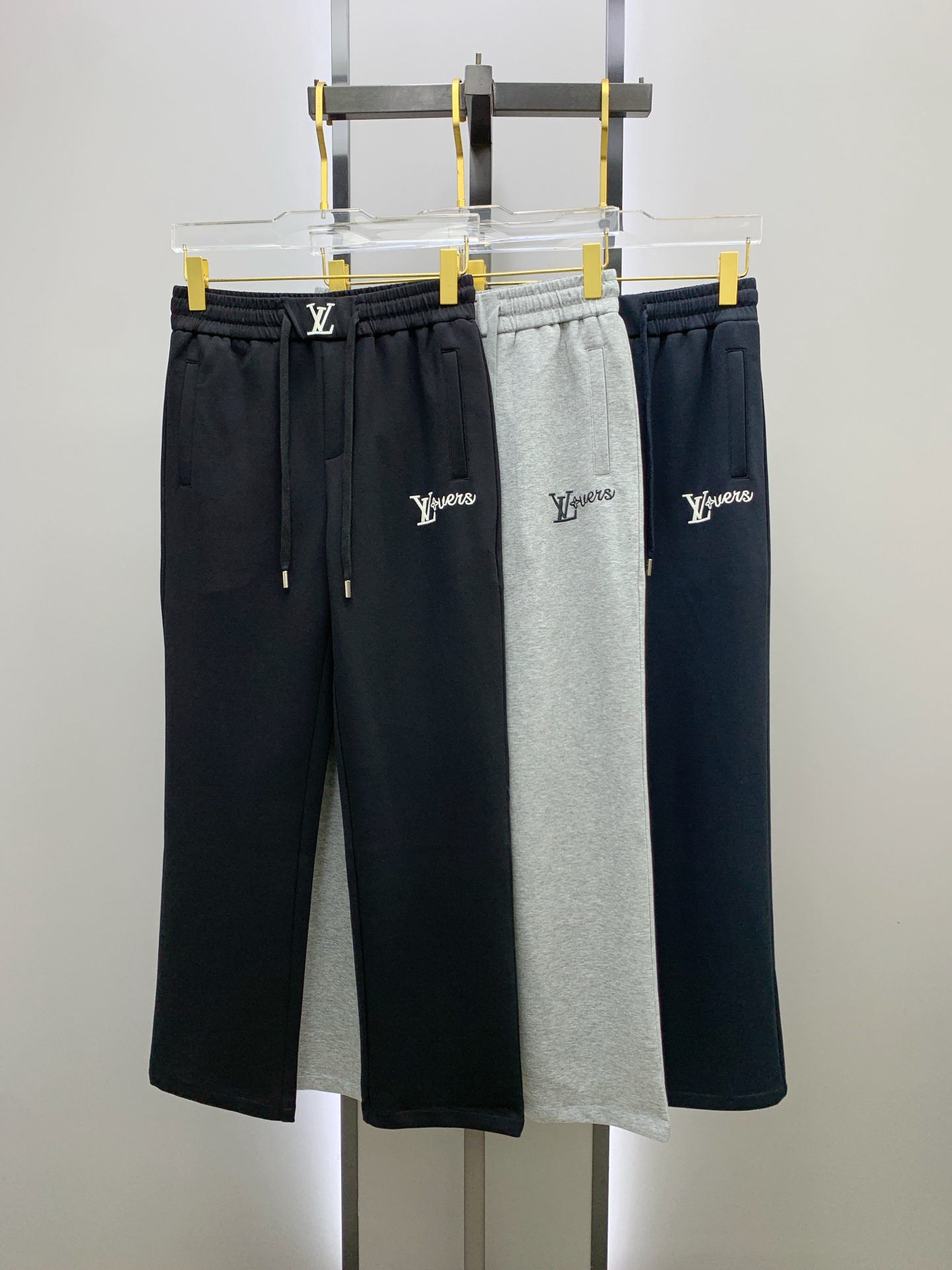 PLV【新品】25SS夏季新款休闲裤.定制铜氨丝空气层混纺面料，抗皱不粘灰抗静电，面料柔软舒适有垂感.立