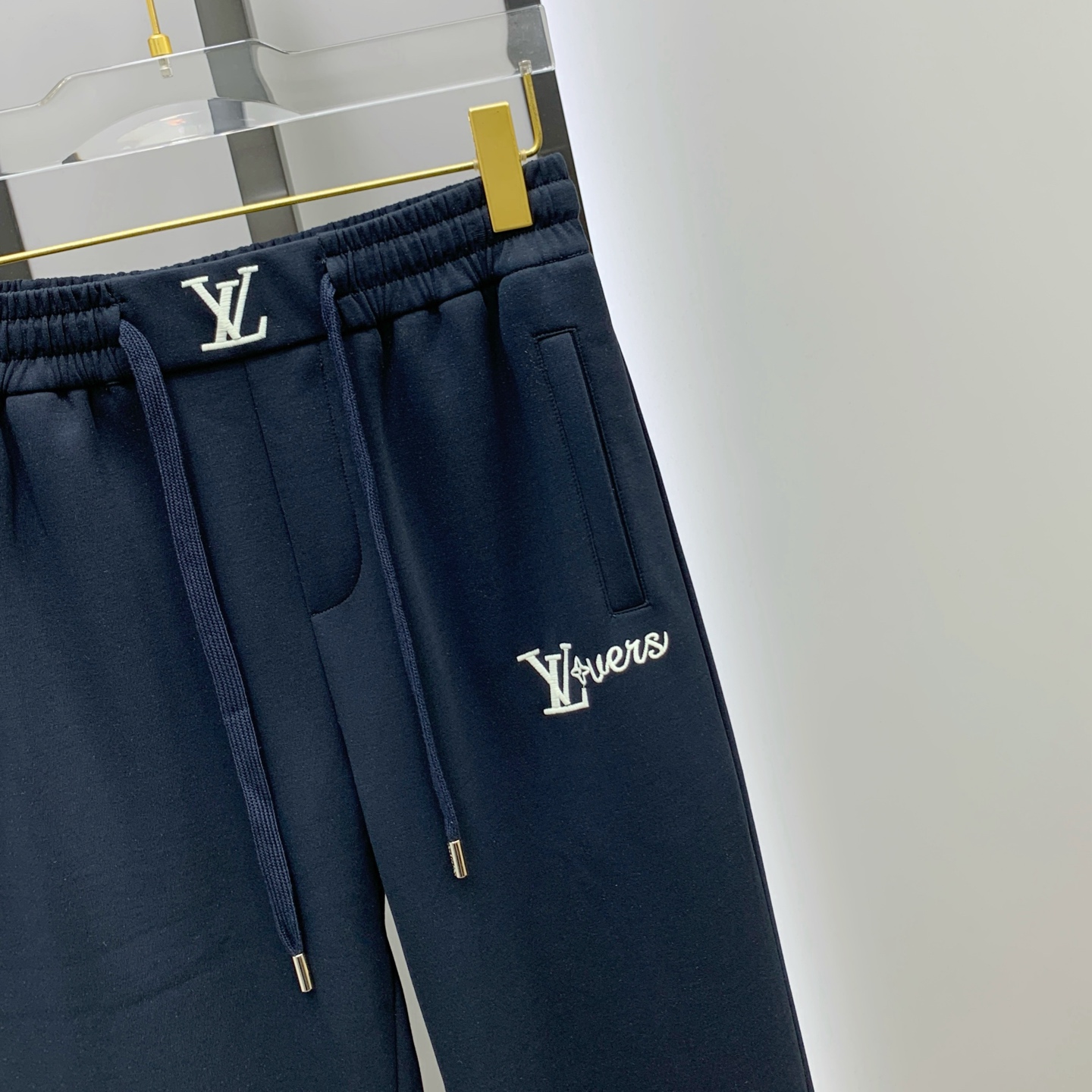 PLV【新品】25SS夏季新款休闲裤.定制铜氨丝空气层混纺面料，抗皱不粘灰抗静电，面料柔软舒适有垂感.立