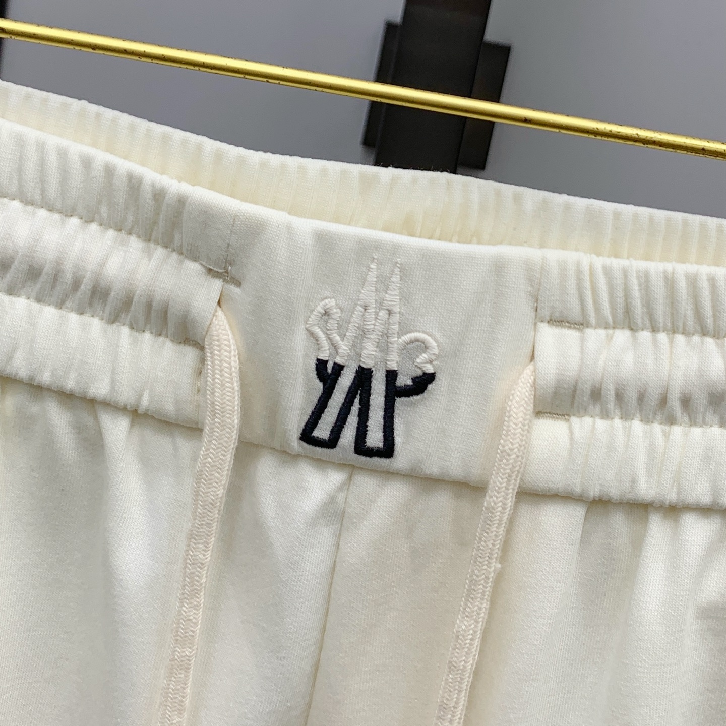 P蒙口【新品】25SS夏季新款休闲裤.定制铜氨丝空气层混纺面料，抗皱不粘灰抗静电，面料柔软舒适有垂感.立