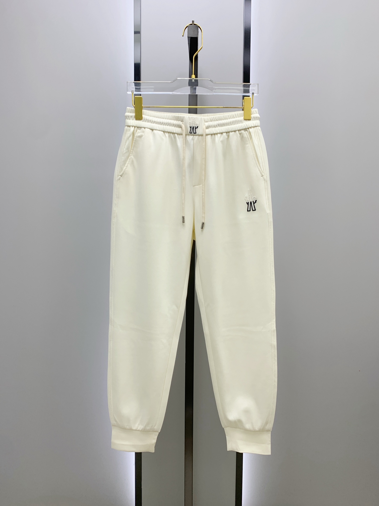 P蒙口【新品】25SS夏季新款休闲裤.定制铜氨丝空气层混纺面料，抗皱不粘灰抗静电，面料柔软舒适有垂感.立