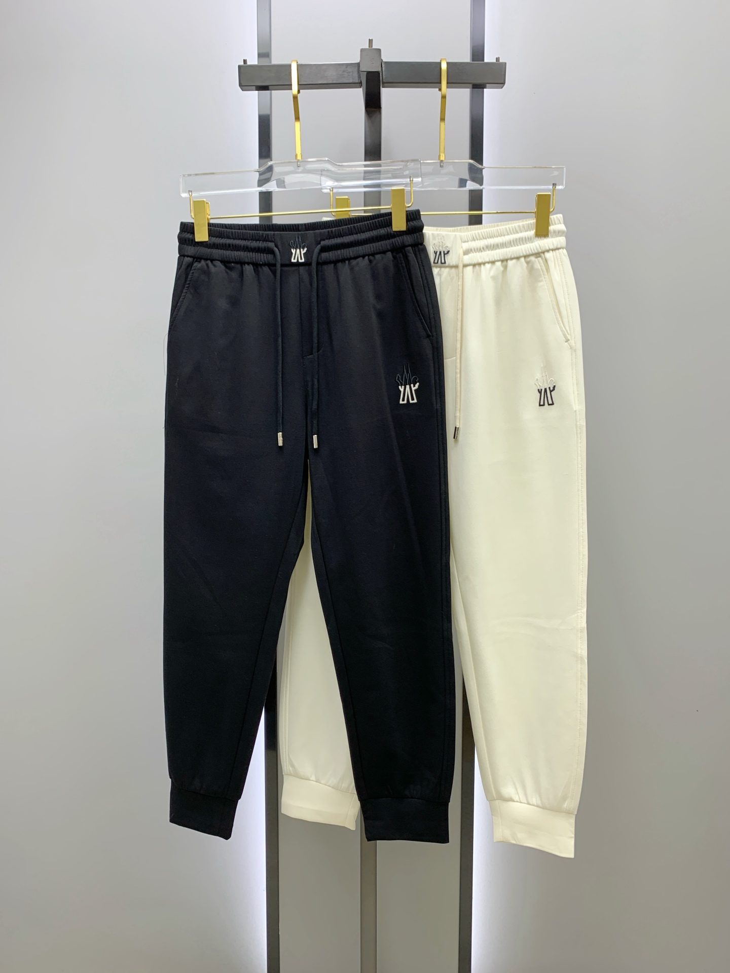 P蒙口【新品】25SS夏季新款休闲裤.定制铜氨丝空气层混纺面料，抗皱不粘灰抗静电，面料柔软舒适有垂感.立