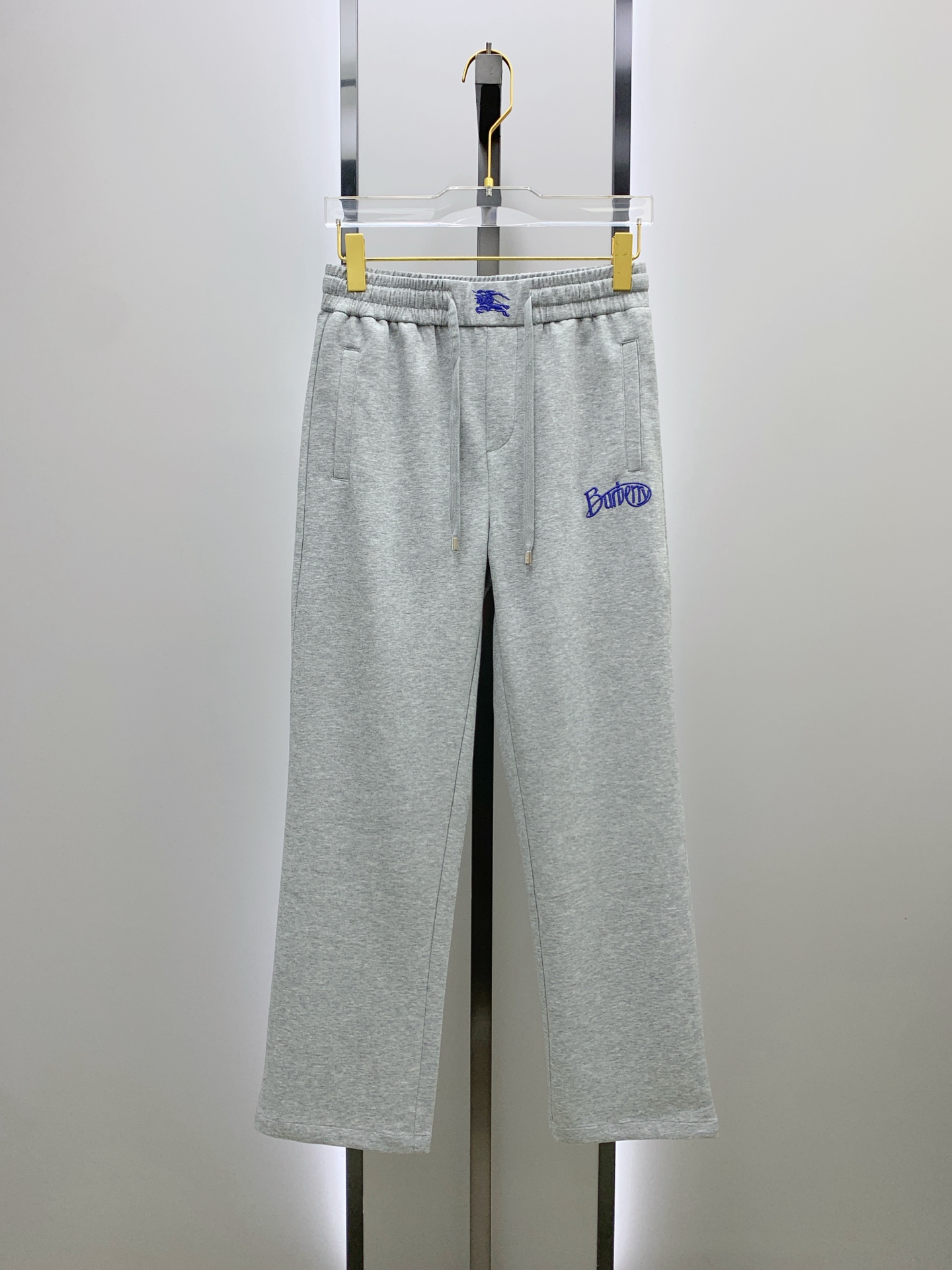 P巴宝莉【新品】25SS夏季新款休闲裤.定制铜氨丝空气层混纺面料，抗皱不粘灰抗静电，面料柔软舒适有垂感.