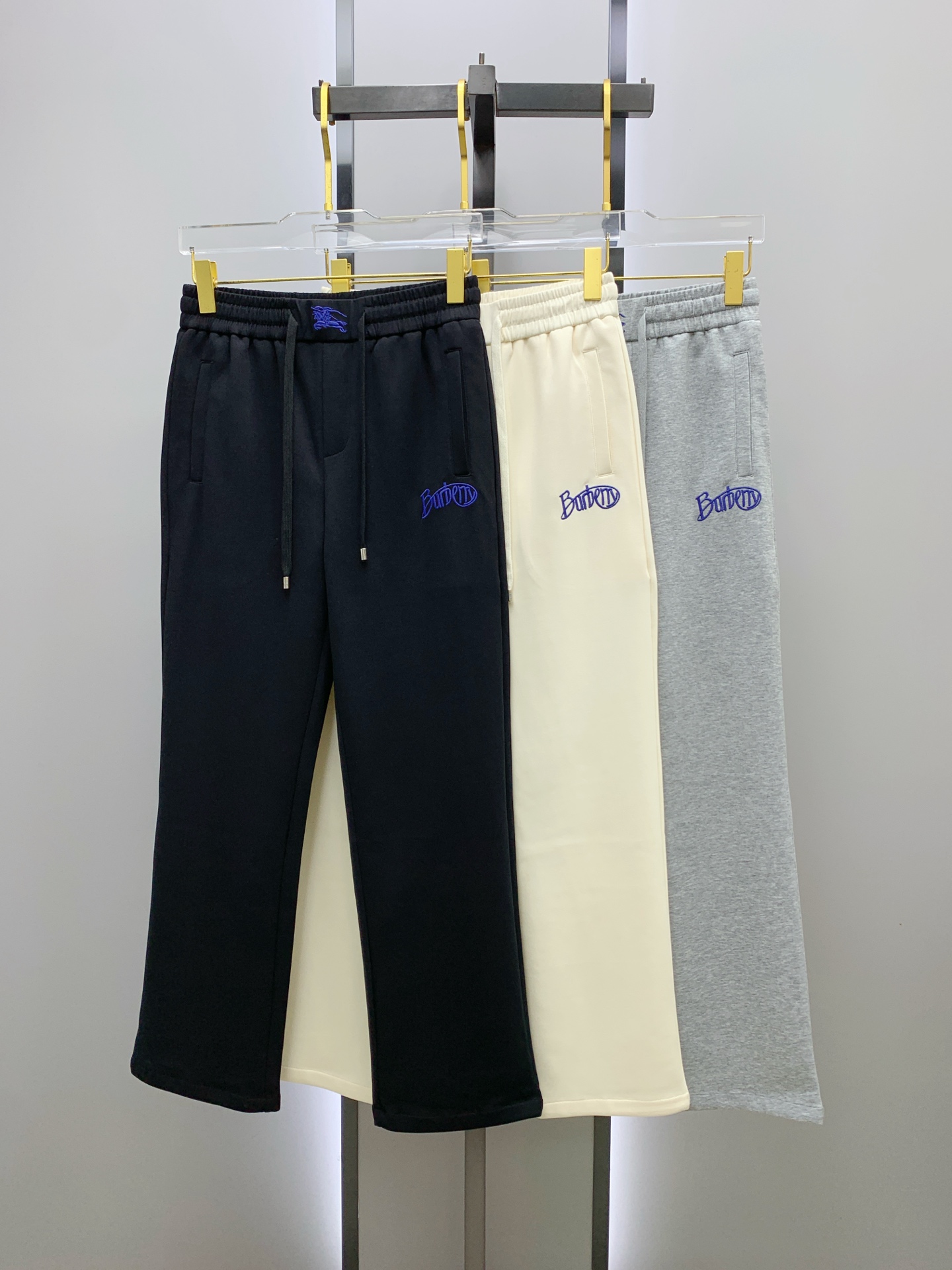 P巴宝莉【新品】25SS夏季新款休闲裤.定制铜氨丝空气层混纺面料，抗皱不粘灰抗静电，面料柔软舒适有垂感.